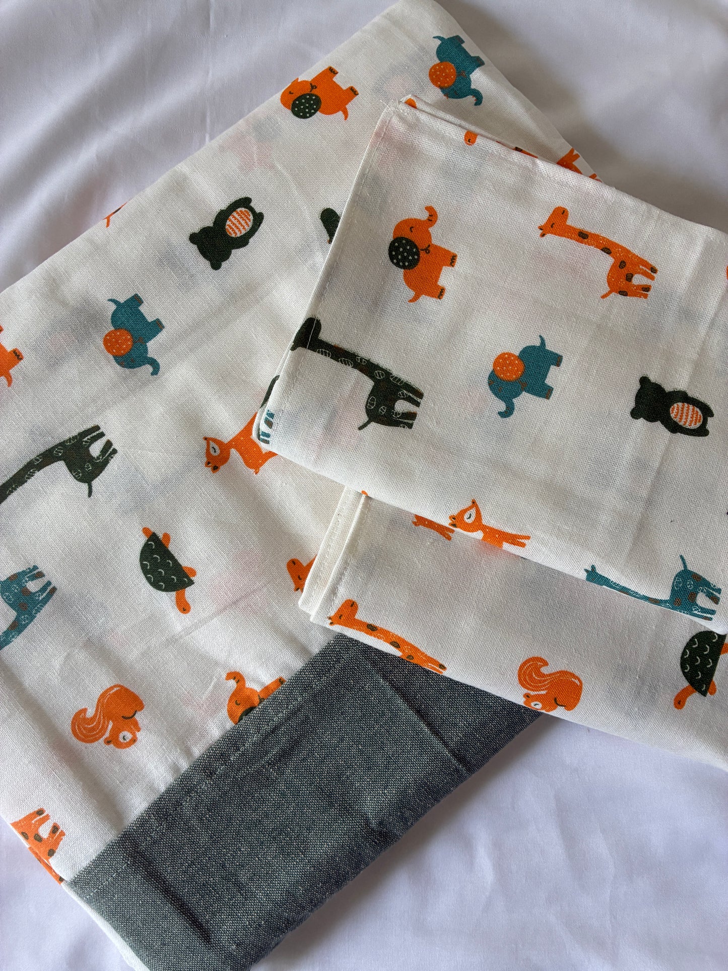 Tiny Animal Prints Queen Size bedspread 90x100 inches