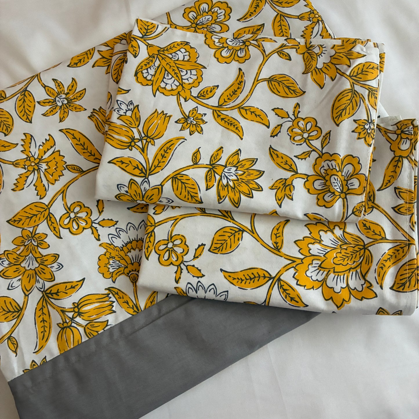 Yellow Floral Queen Size Bedspread 90x100 inches ( 2 PILLOW COVERS)