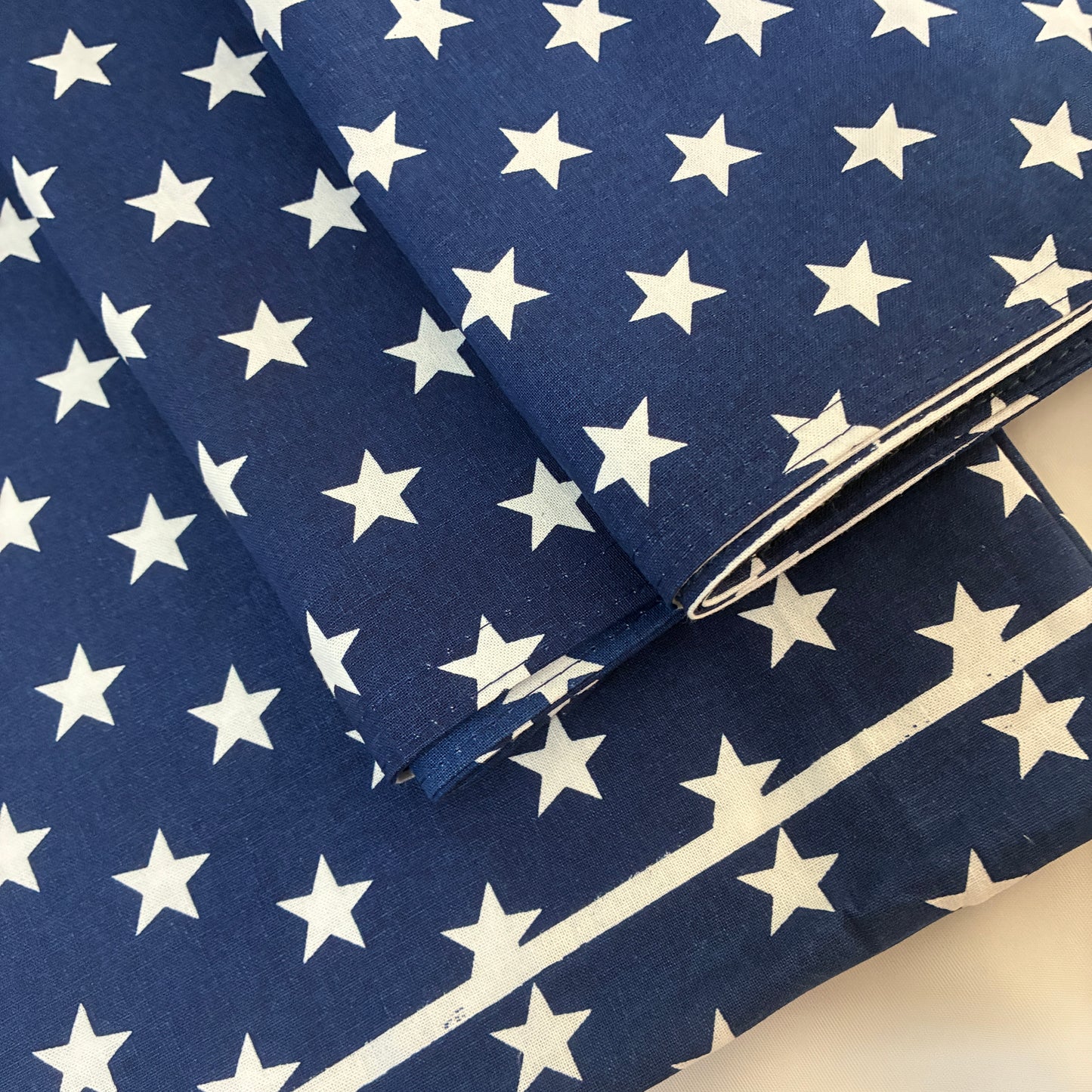 Star Single Size Bedspread with 2 Pillow Covers 60 x 90 in