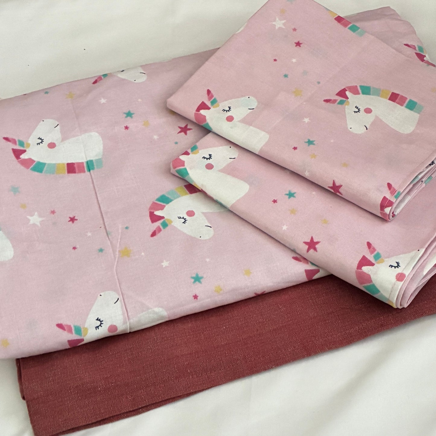 Unicorn Queen Size Bedspread 90x100 inches ( 2 PILLOW COVERS)