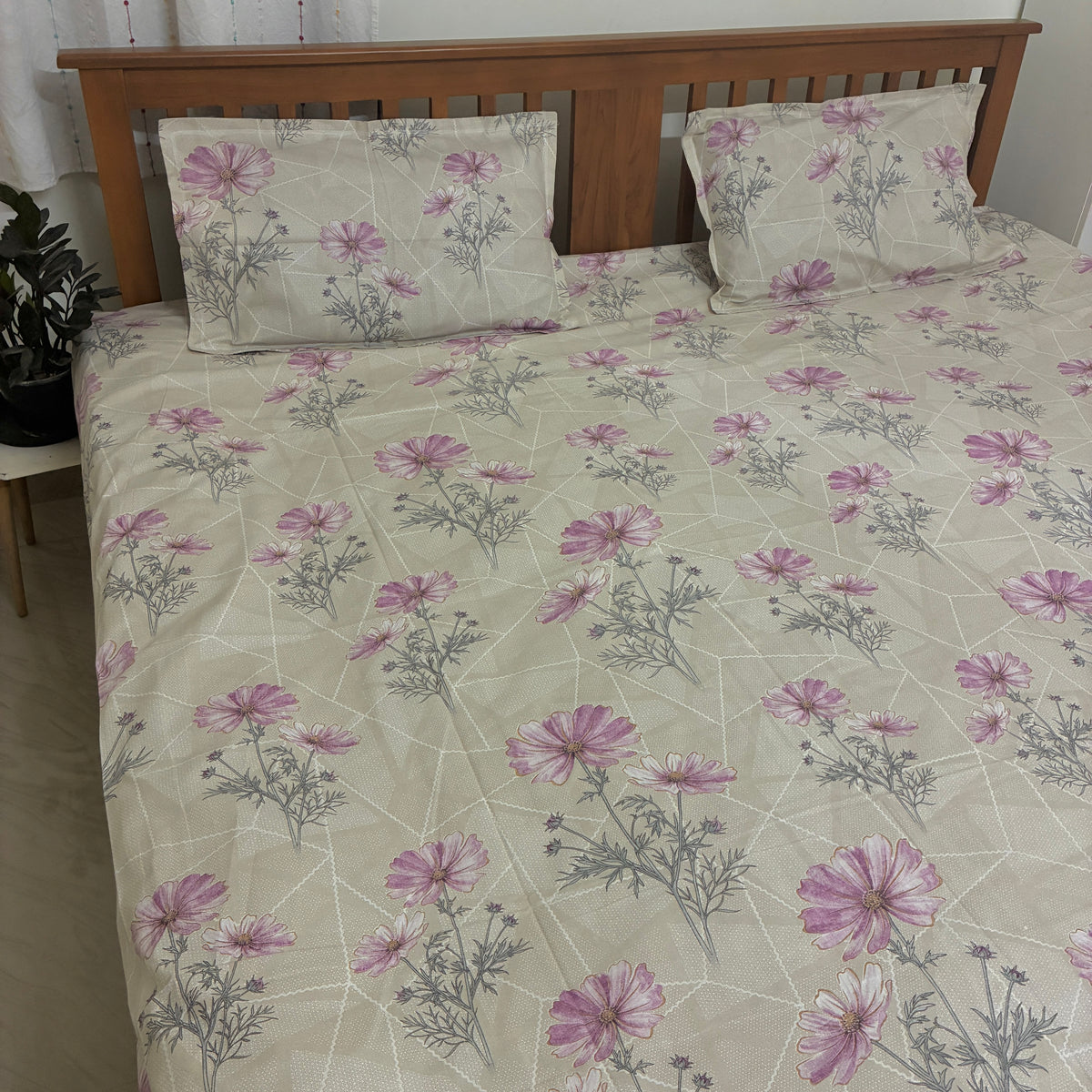 Super King Size Bedspread 120x 120 inches (2 PILLOW COVERS)