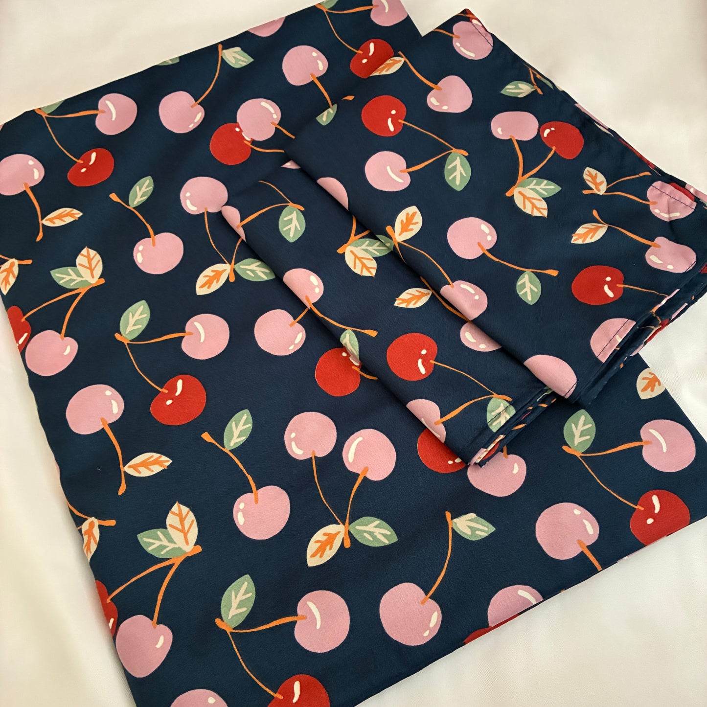 Blue Cherry Queen bedspread 90x100 in