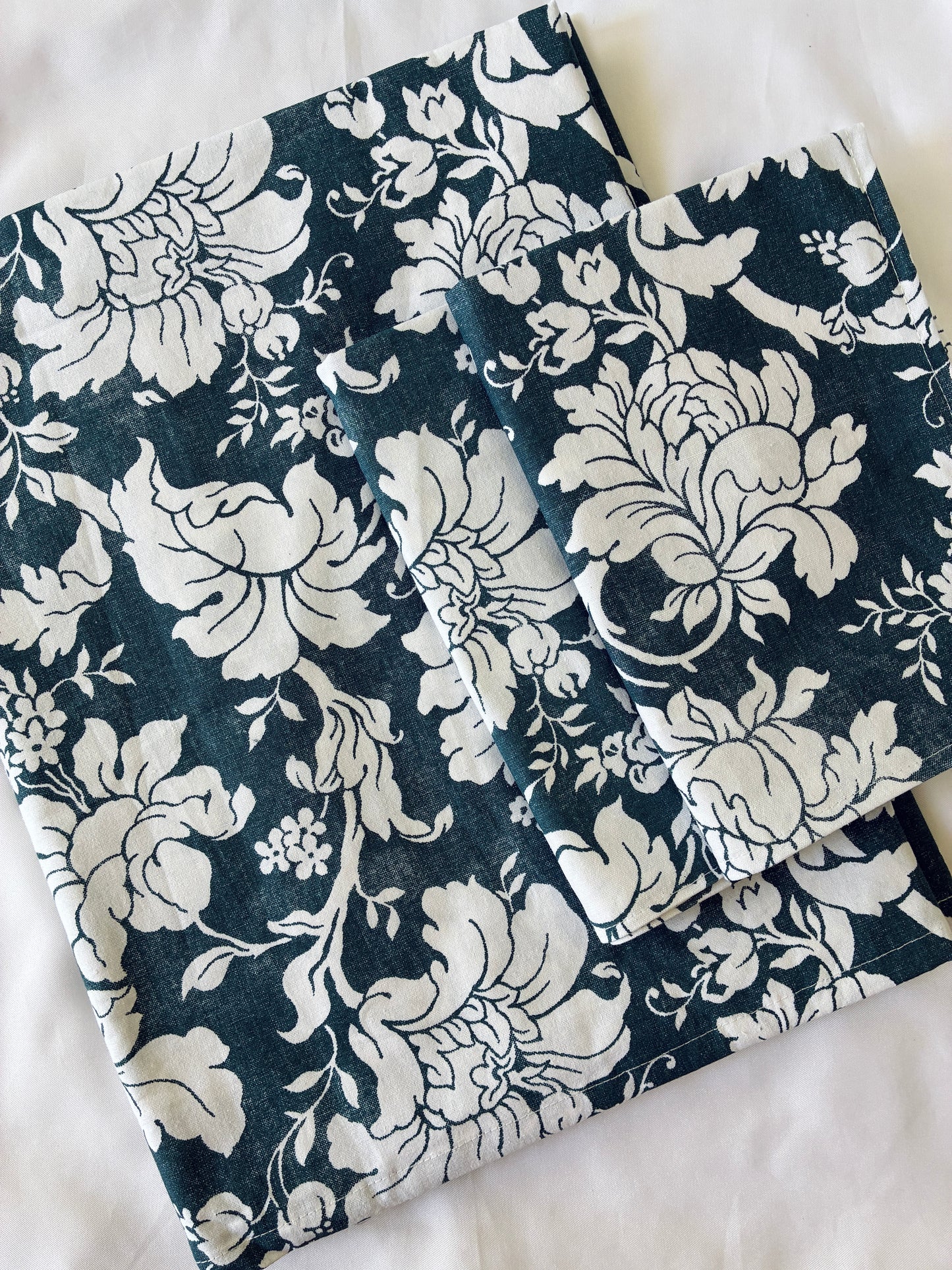 Single Size Cotton Bedspread with 2 Pillow Covers 60 x 90 in