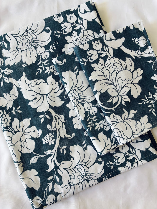 Single Size Cotton Bedspread with 2 Pillow Covers 60 x 90 in