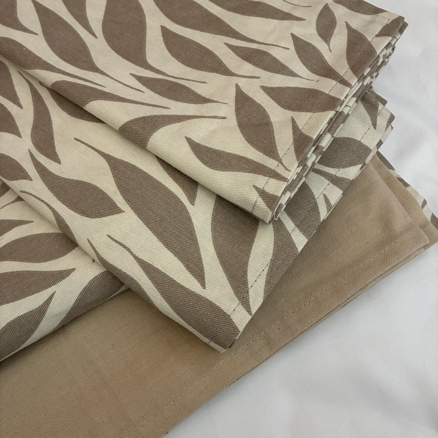 Brown Leaf King Size Cotton Bedspread 100x110 in (2 pillow covers)