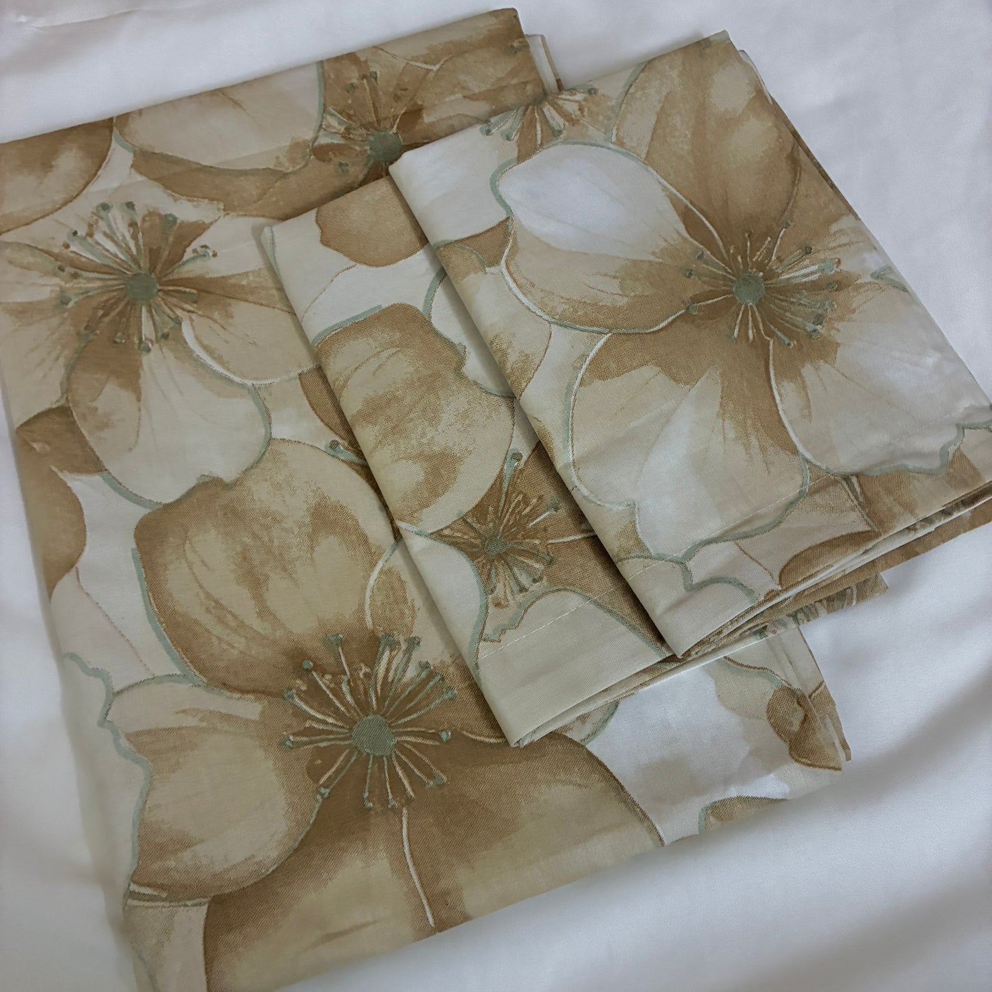 Brown Floral 300tc premium Queen bedspread 90x100 in(2 pillow covers)