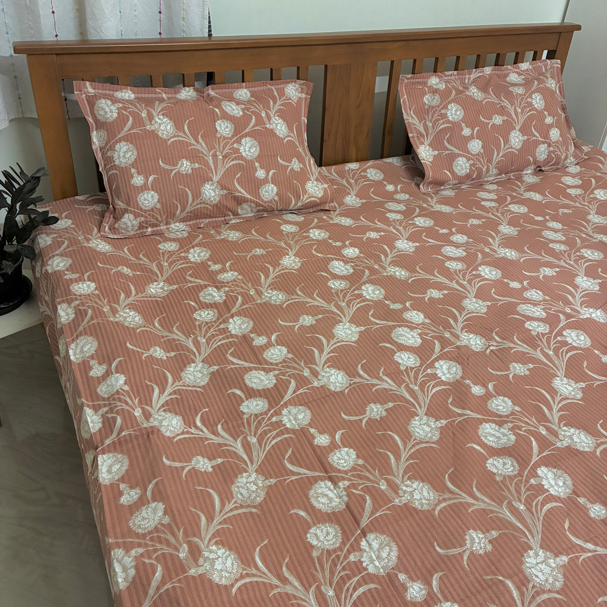 Super King Size Bedspread 120x 120 inches (2 PILLOW COVERS)