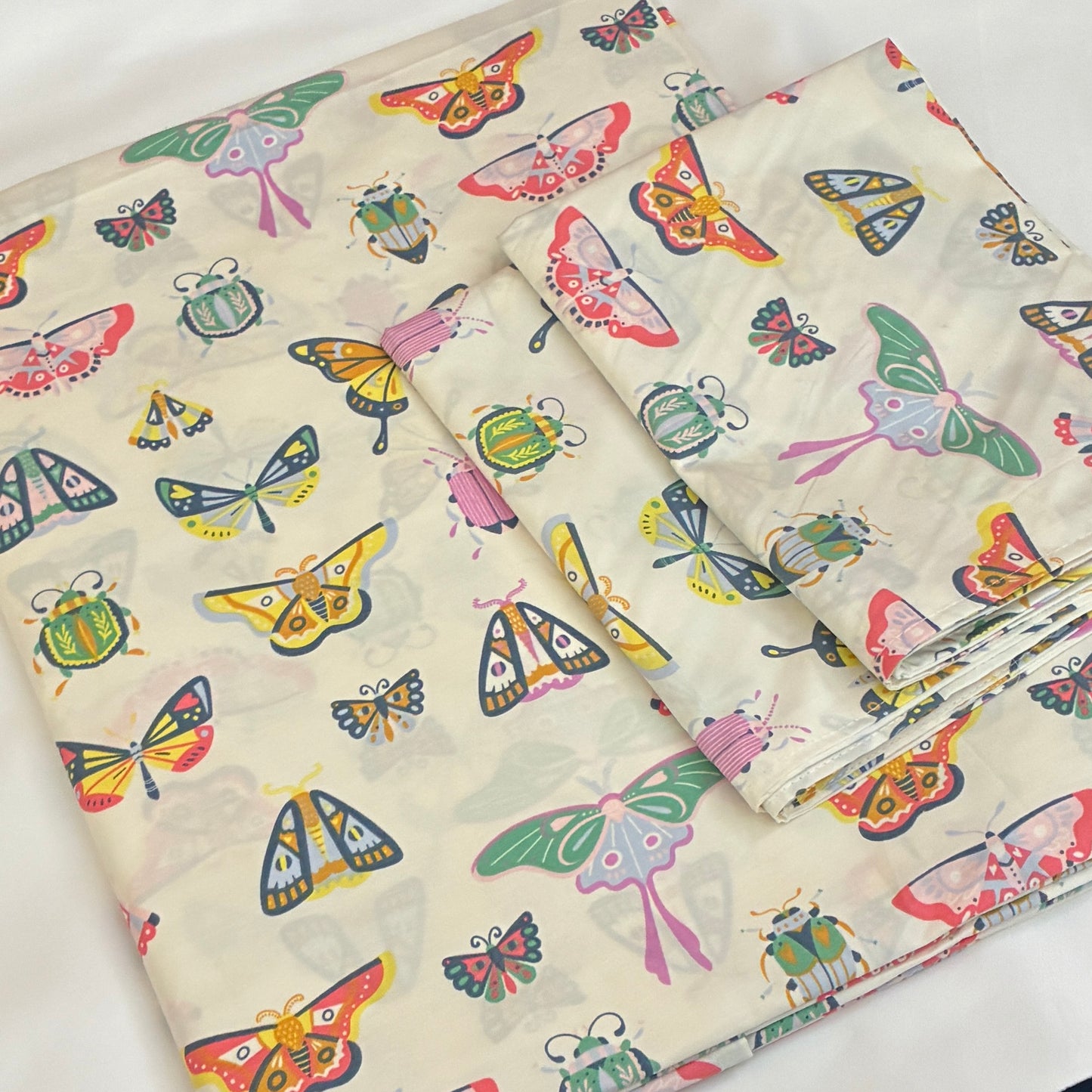 Colorful Butterfly Queen bedspread 90x100 in(2 pillow covers)