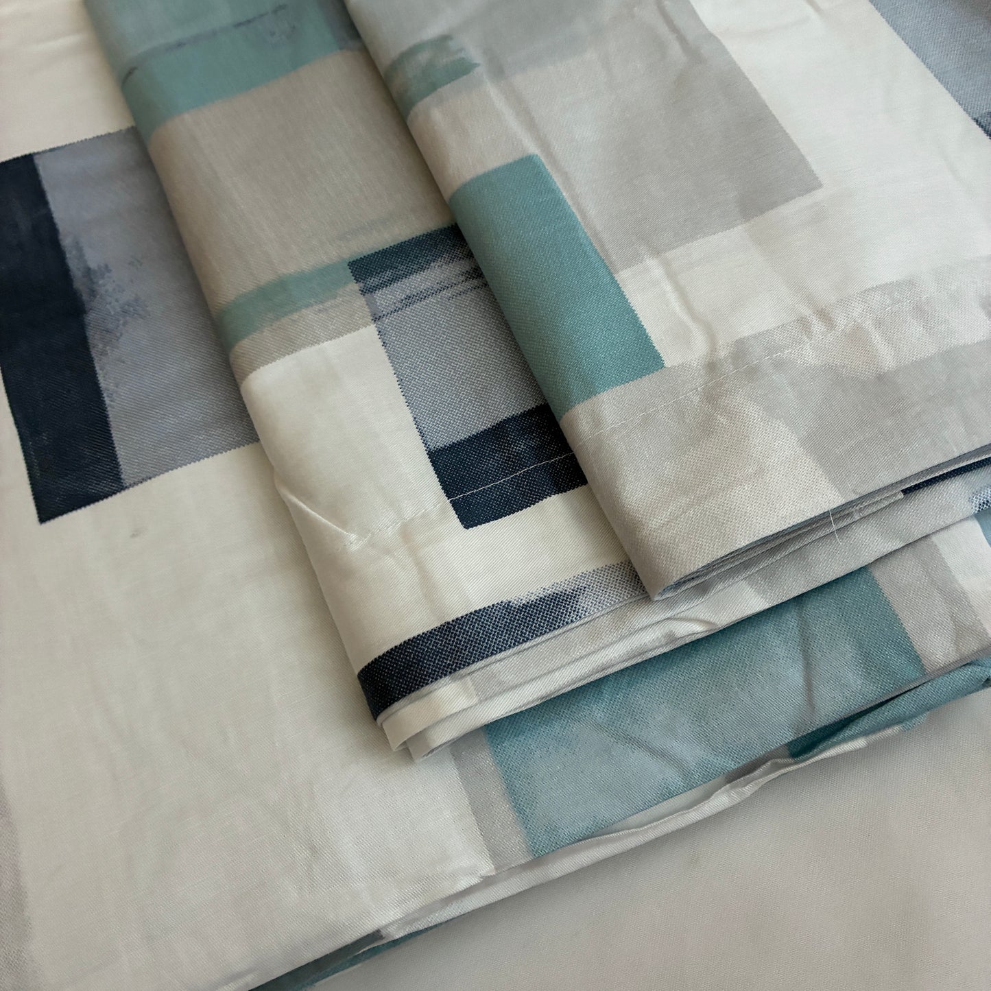 Super King Size Bedspread 120x 120 inches (2 PILLOW COVERS)