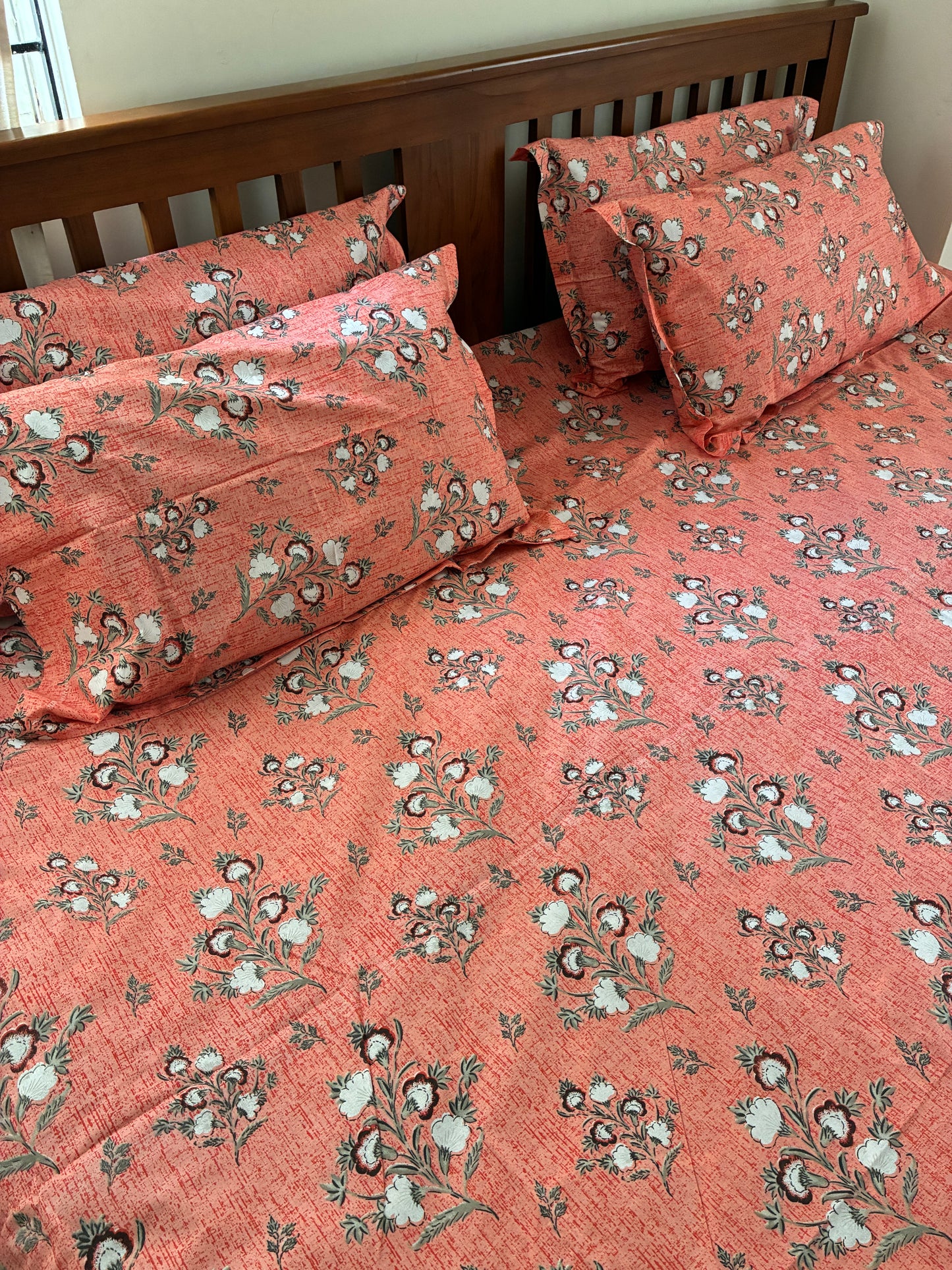 Super King Size Bedspread 110 x 120 inches With 4 Pillow Covers