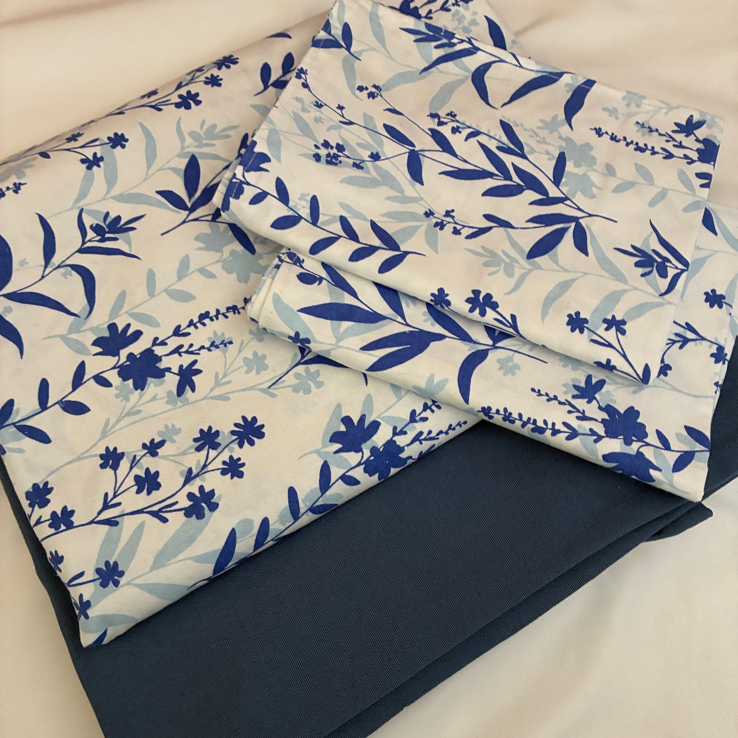 Blue Leaf King Size Cotton Bedspread 100x110 in (2 pillow covers)