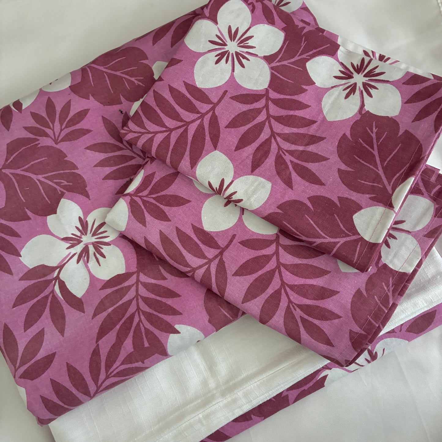 Mauve Daisy King Cotton Bedspread 100x110 inches (2 pillow covers)