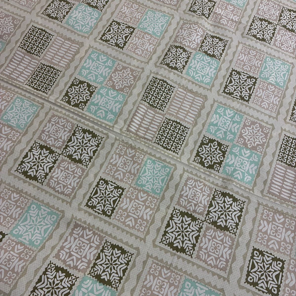Super King Size Bedspread 120x 120 inches (2 PILLOW COVERS)