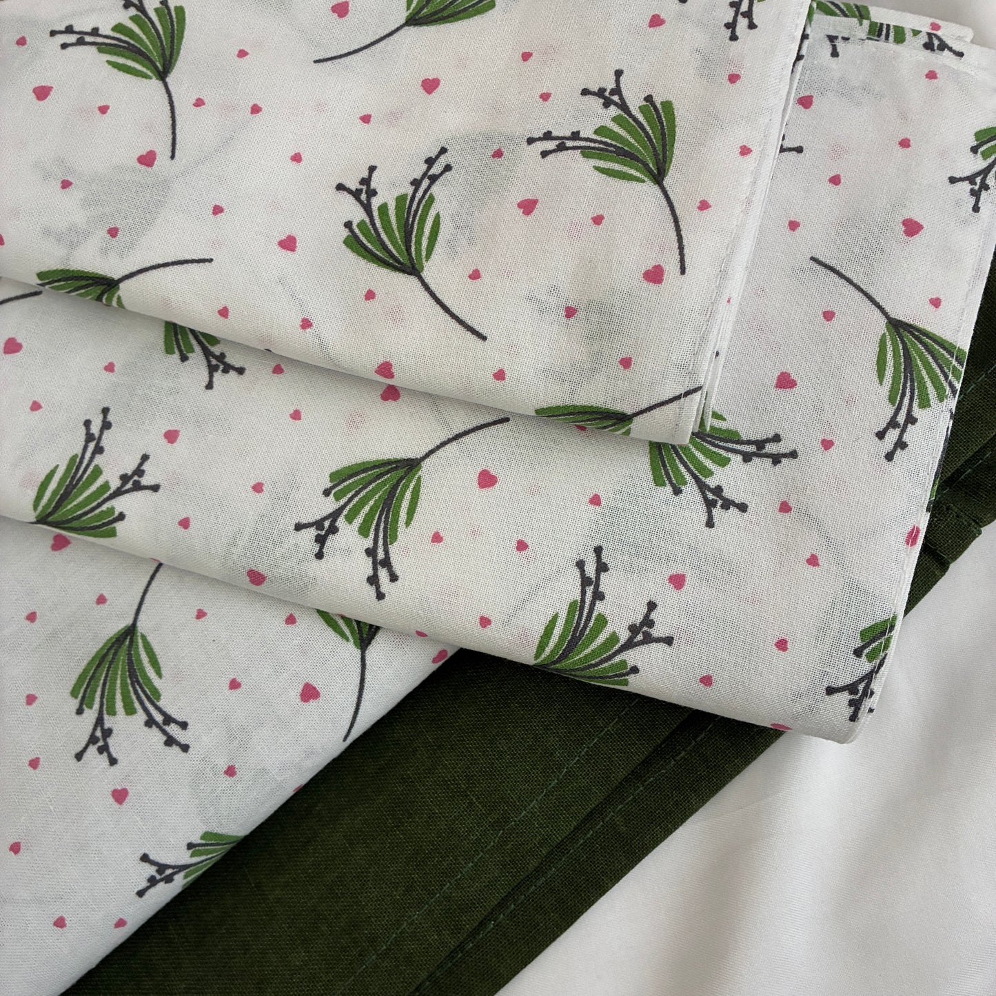 Blush & Bloom Queen Size Bedspread 90x100 inches ( 2 PILLOW COVERS)