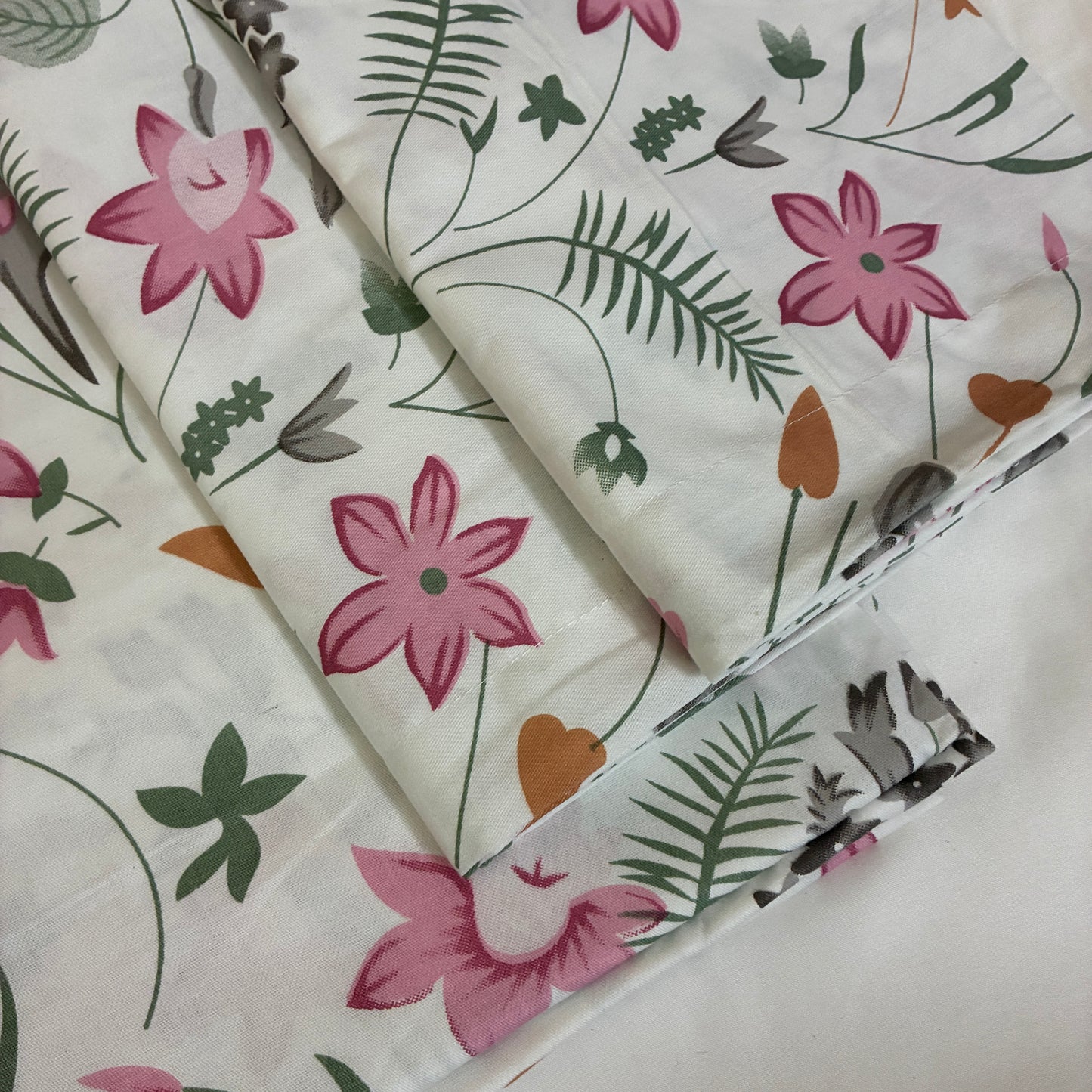 Pink Floral 300tc premium Queen bedspread 90x100 in(2 pillow covers)