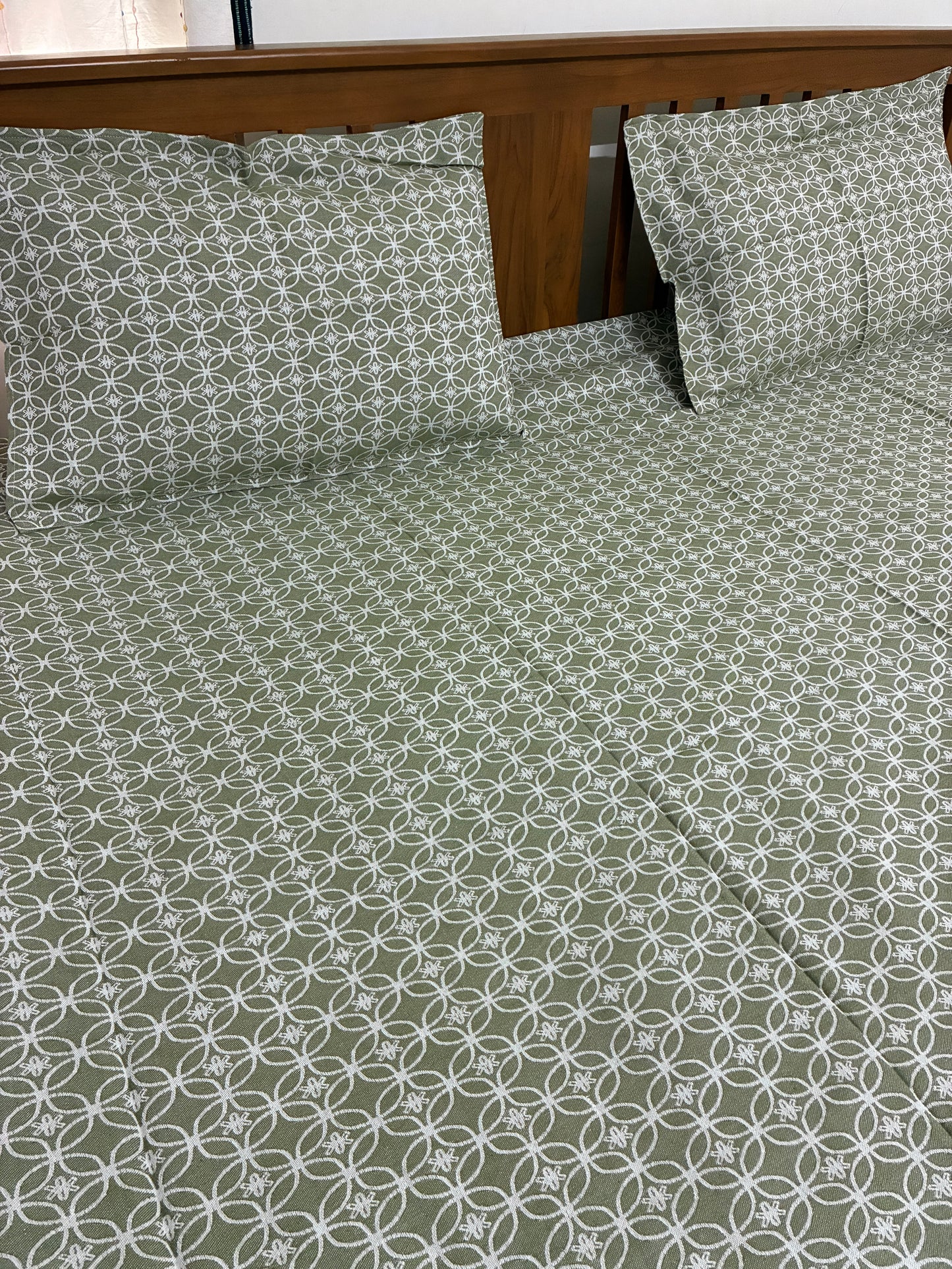 Premium King Size Bedspread 108 x 108 in
