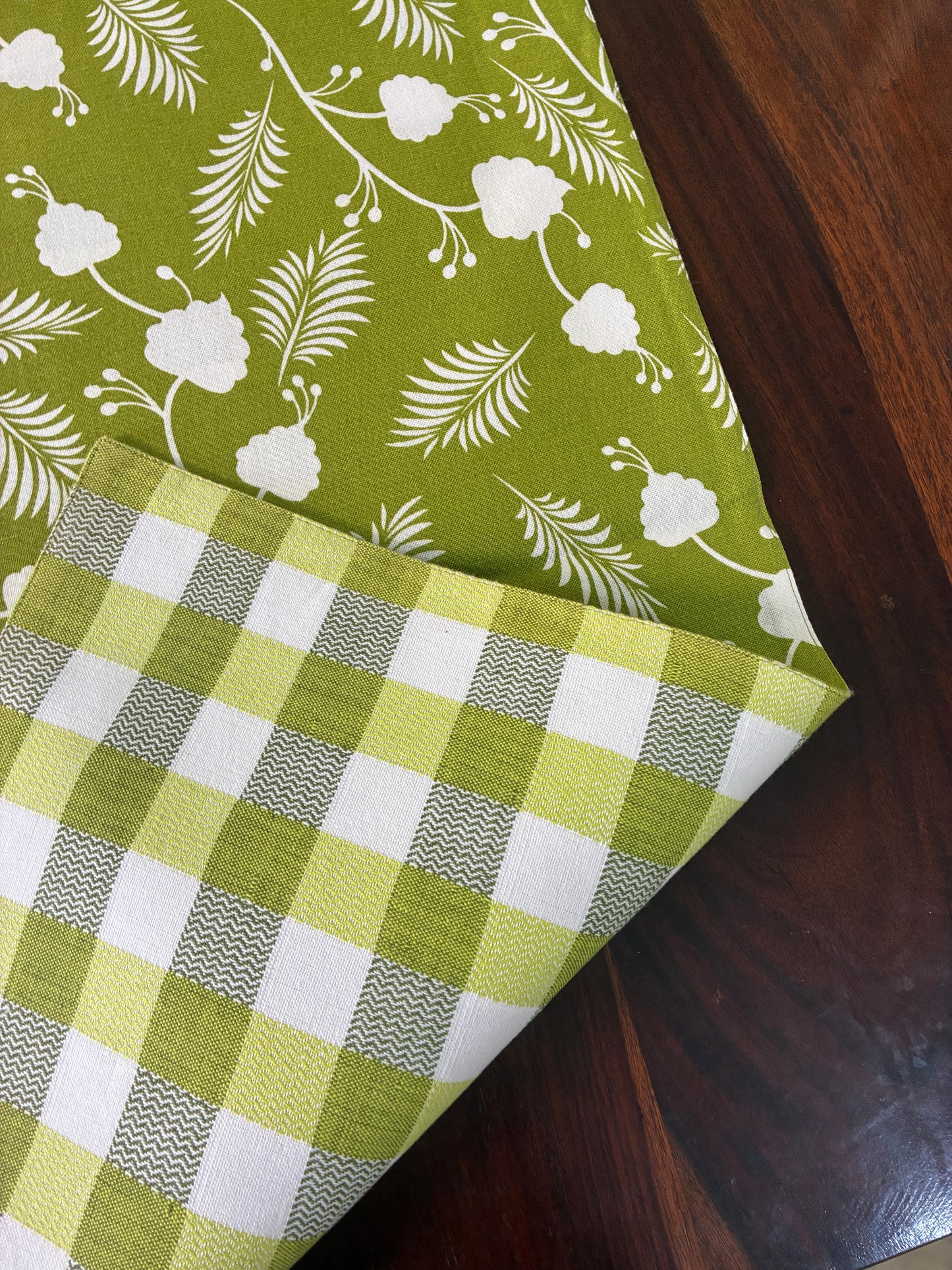 Green Leaves Reversible Table Runner 5.5 ft  long