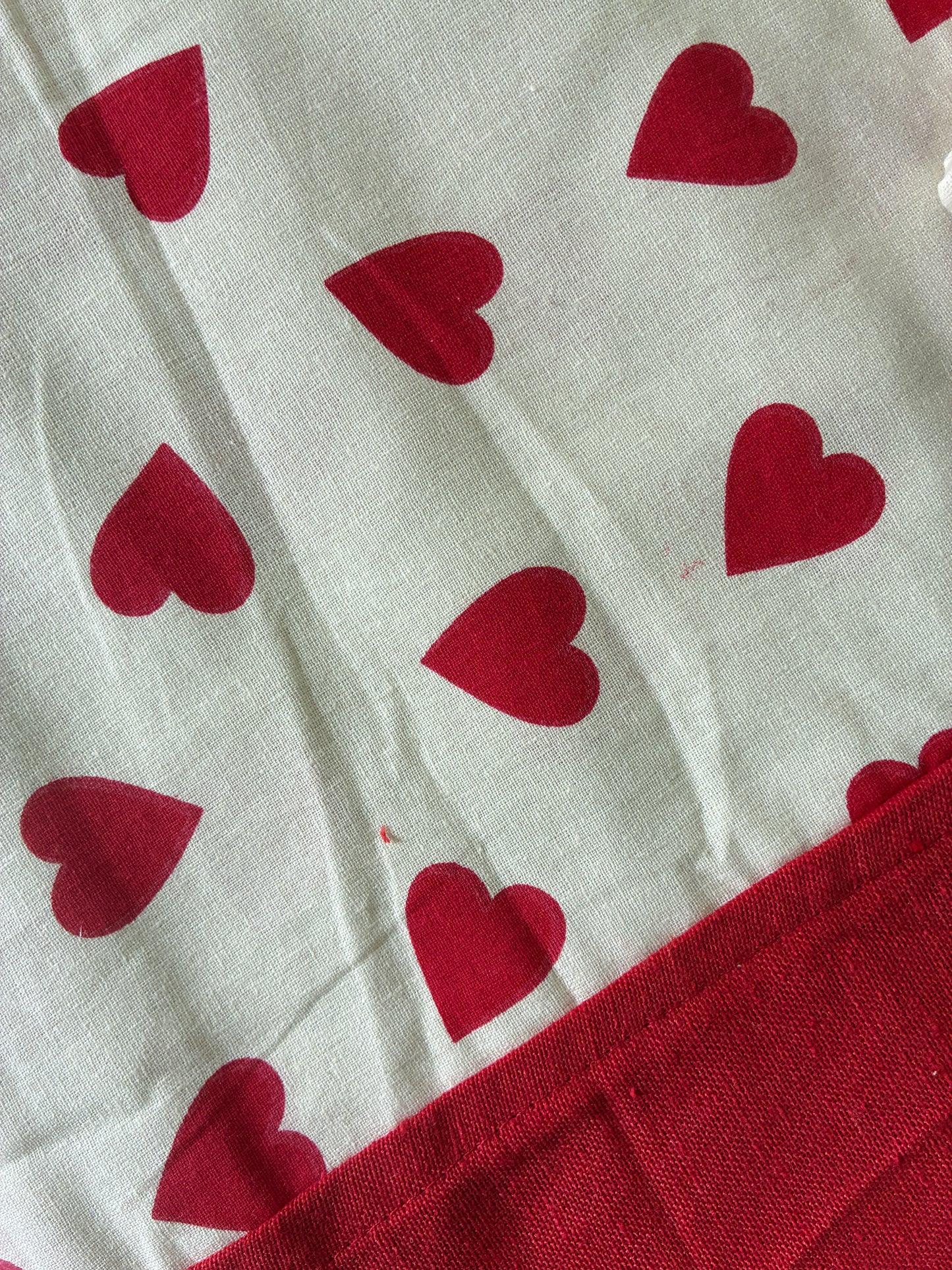 Red Heart Queen Size bedspread 90x100 inches