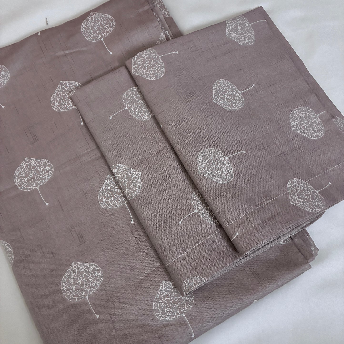 Maple Leaf premium Queen bedspread 90x100 in(2 pillow covers)