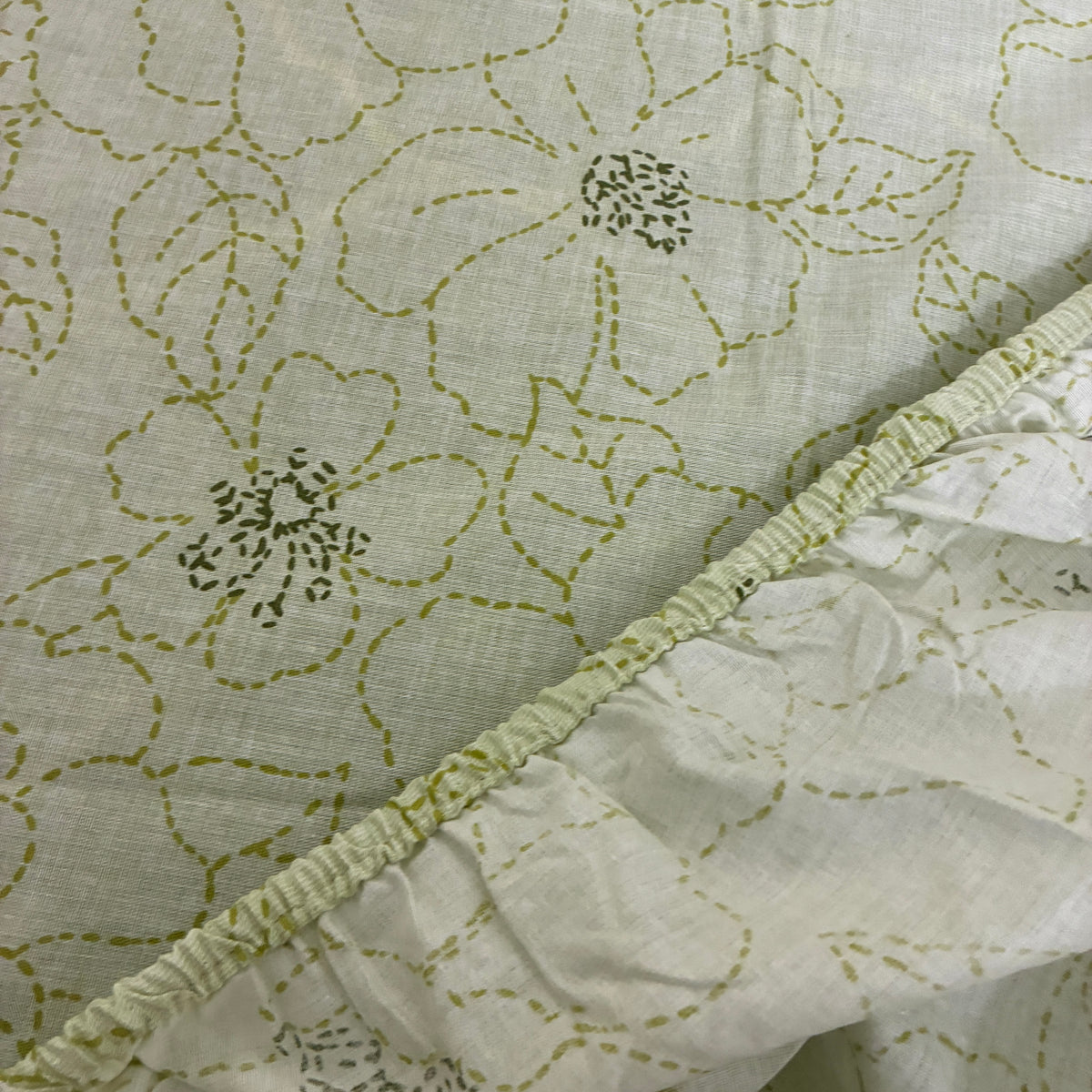 Light Green Floral Queen Size Fitted Cotton Bedspread (2 pillow covers)