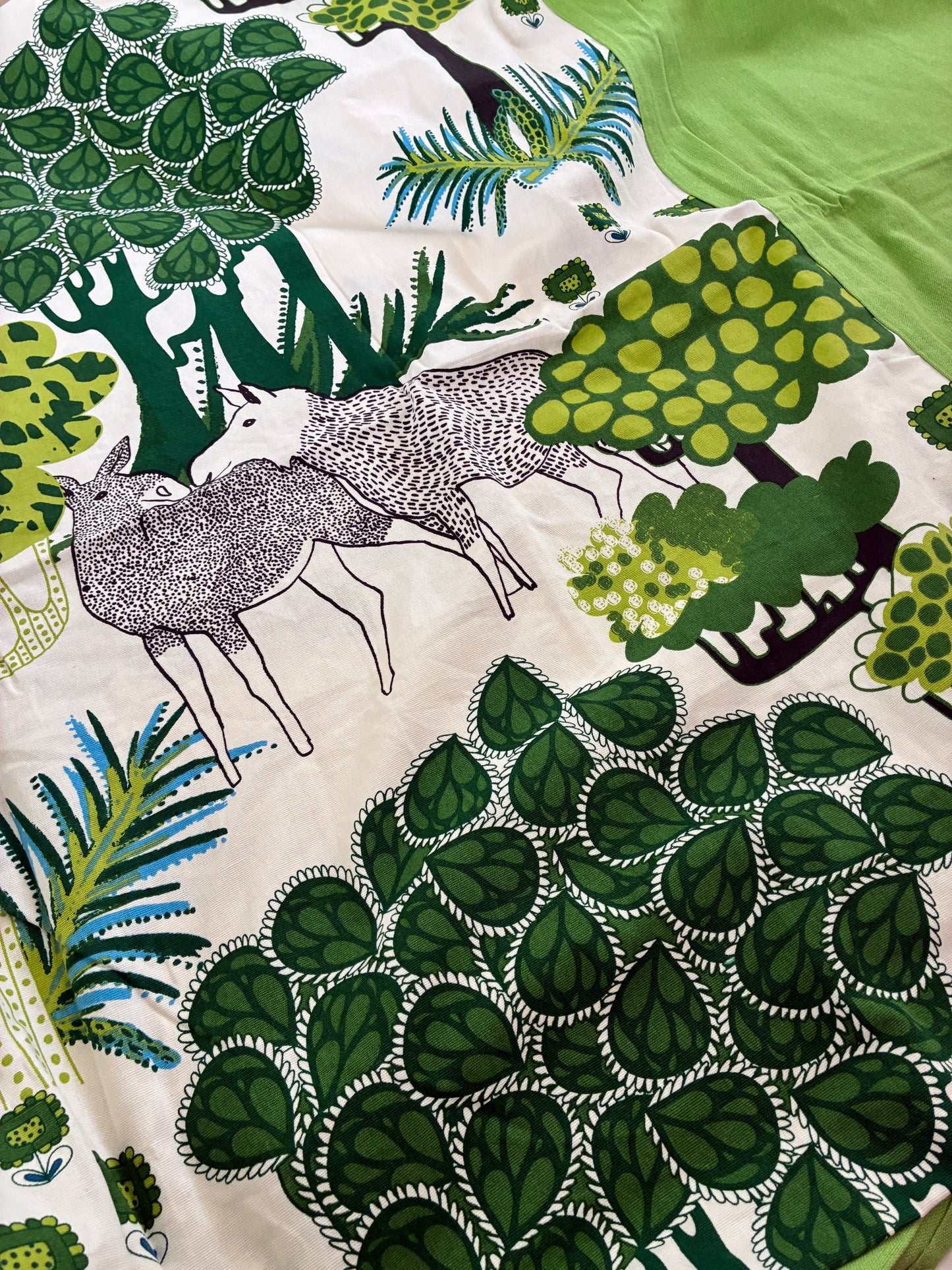 Green Wilderness Queen Size Bedspread 90x100 inches
