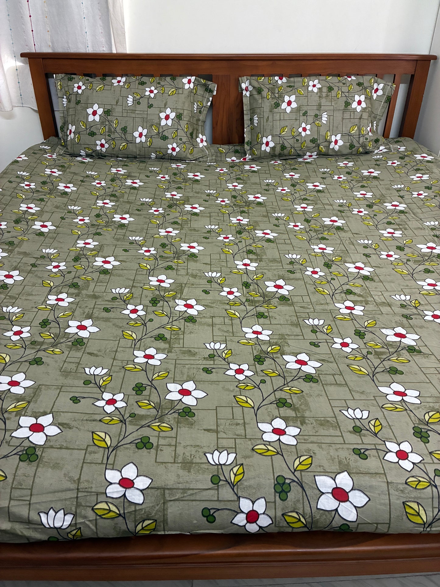 Green Floral Fitted Cotton Bedspread (2 pillow covers)