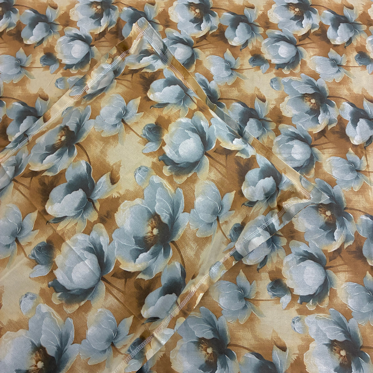 Super King Size Bedspread 120x 120 inches (2 PILLOW COVERS)