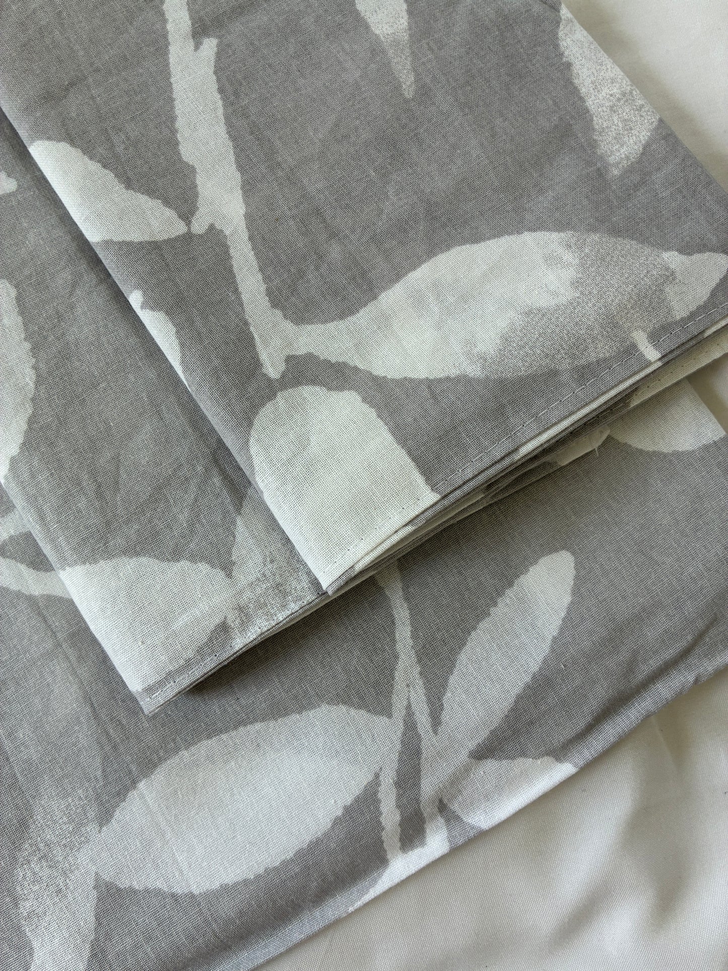 Single Size Cotton Bedspread with 2 Pillow Covers 60 x 90 in