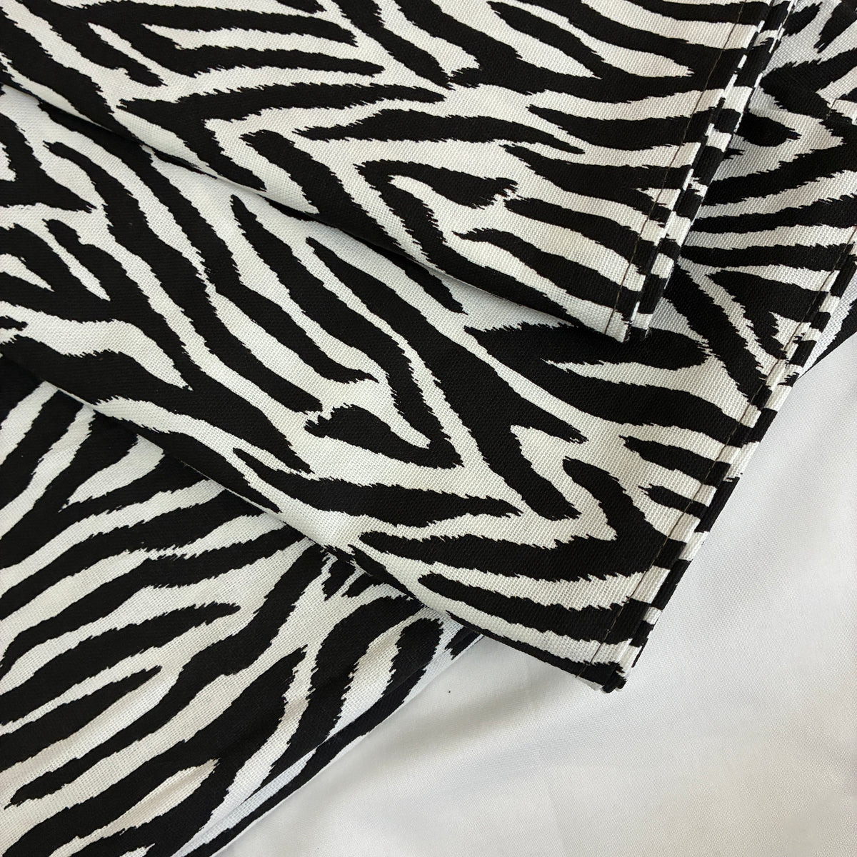 Black & White Cotton Bedspread with 2 Pillow Covers 70 x 90 in