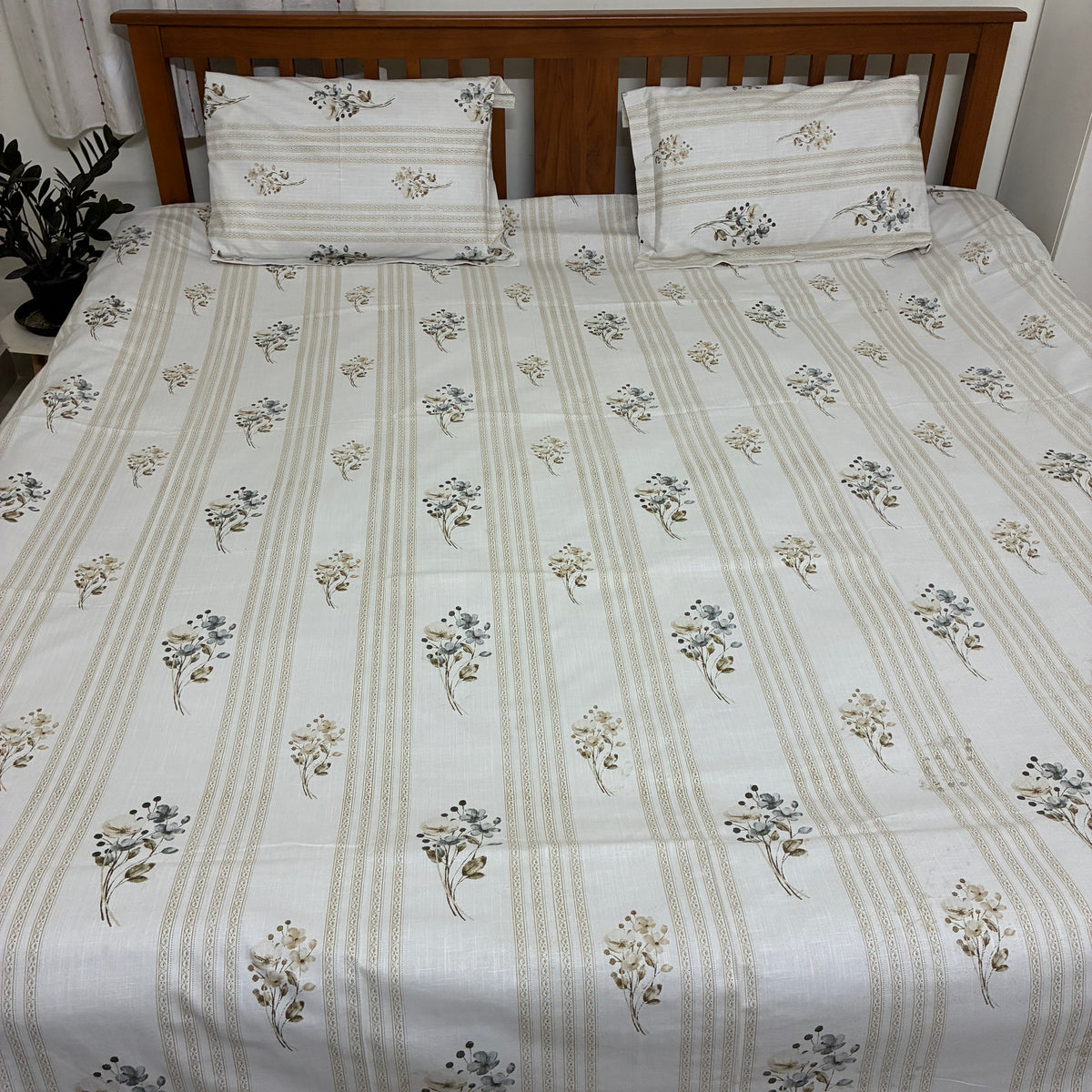 300 TC  Floral Bunch King Size Cotton Bedspread 108x108 inches