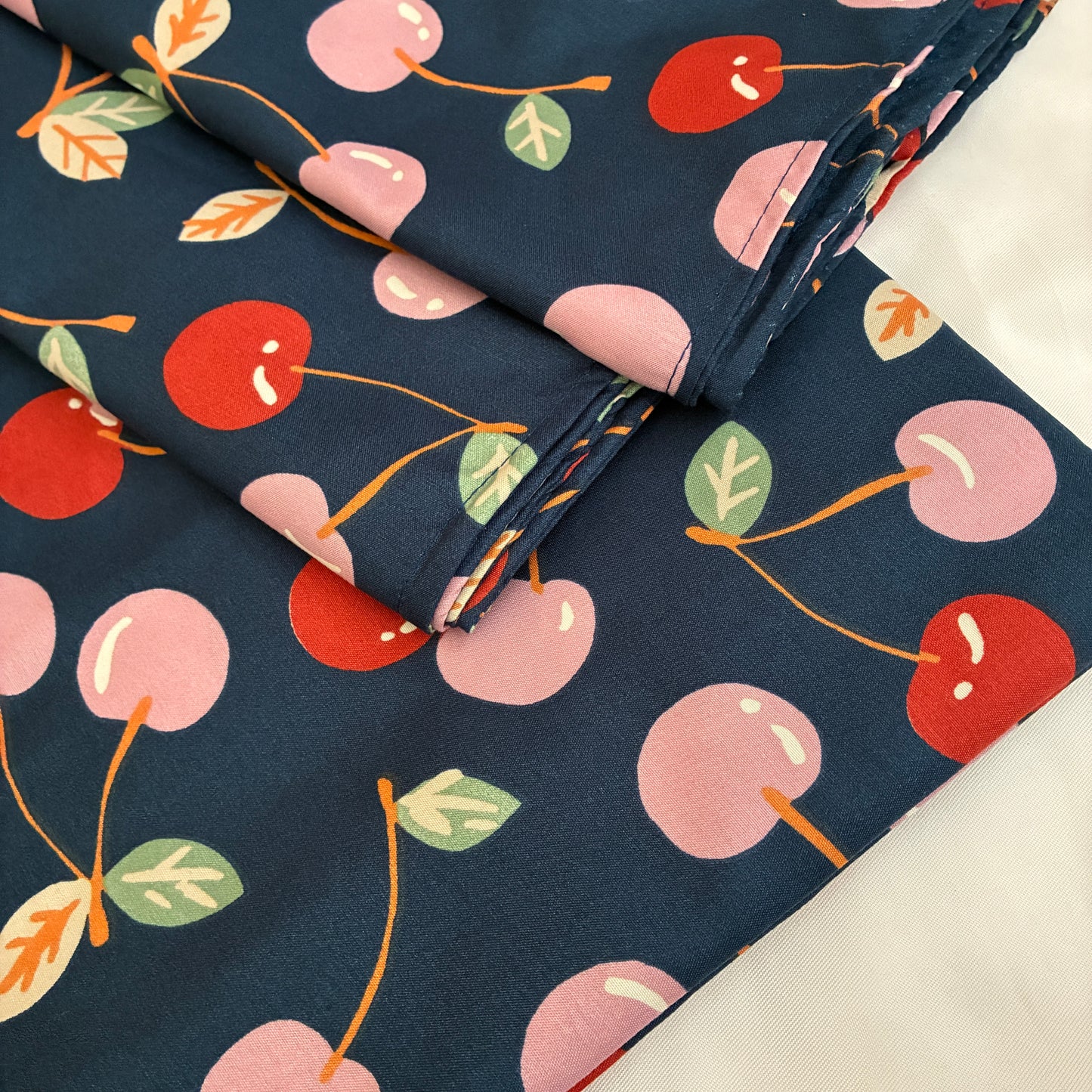 Blue Cherry Queen bedspread 90x100 in