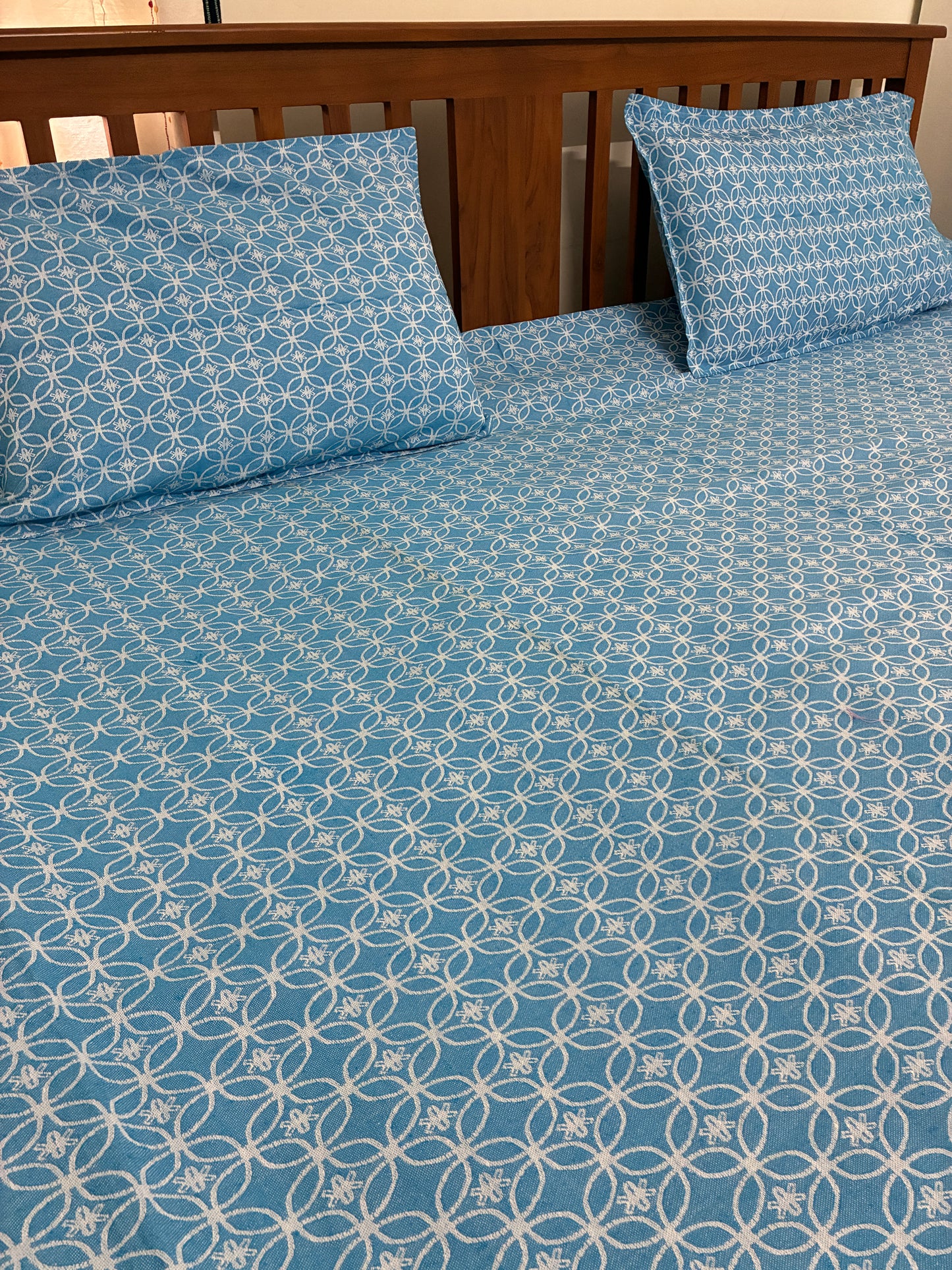 Premium Blue King Size Bedspread 108 x 108 in