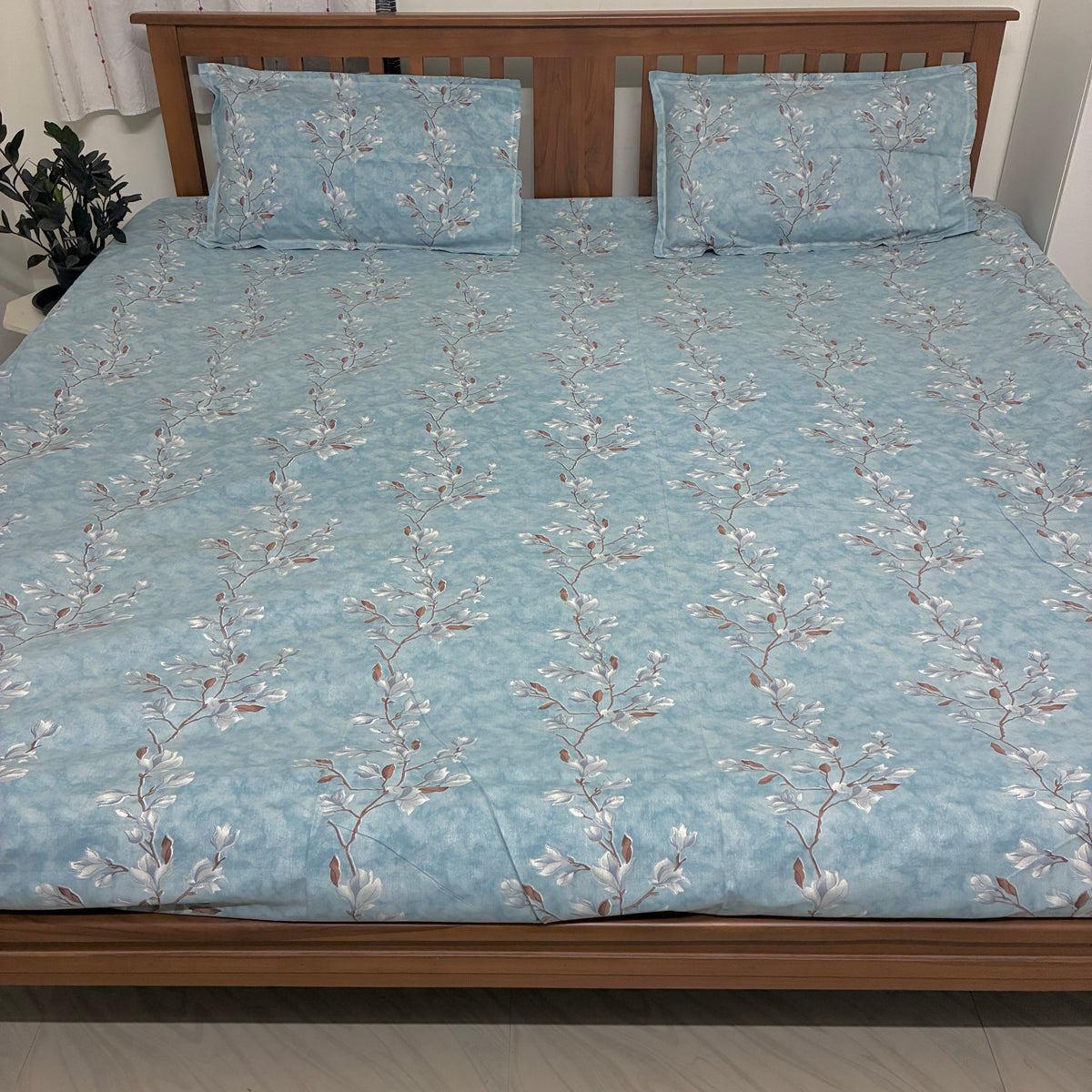 Super King Size Bedspread 120x 120 inches (2 PILLOW COVERS)