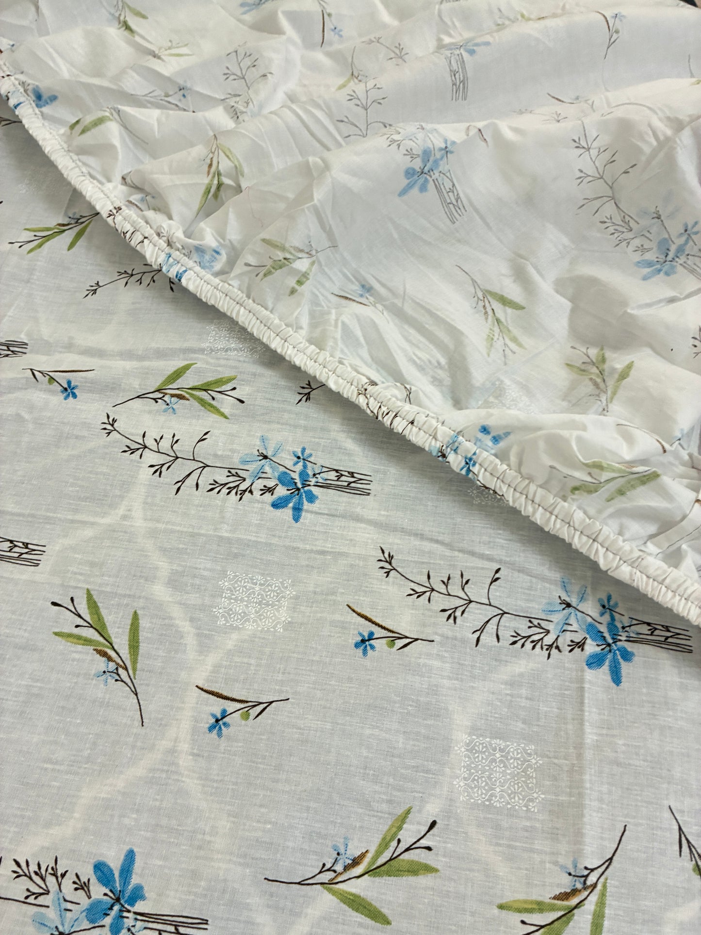Blue Floral Queen Size Fitted Cotton Bedspread (2 pillow covers)