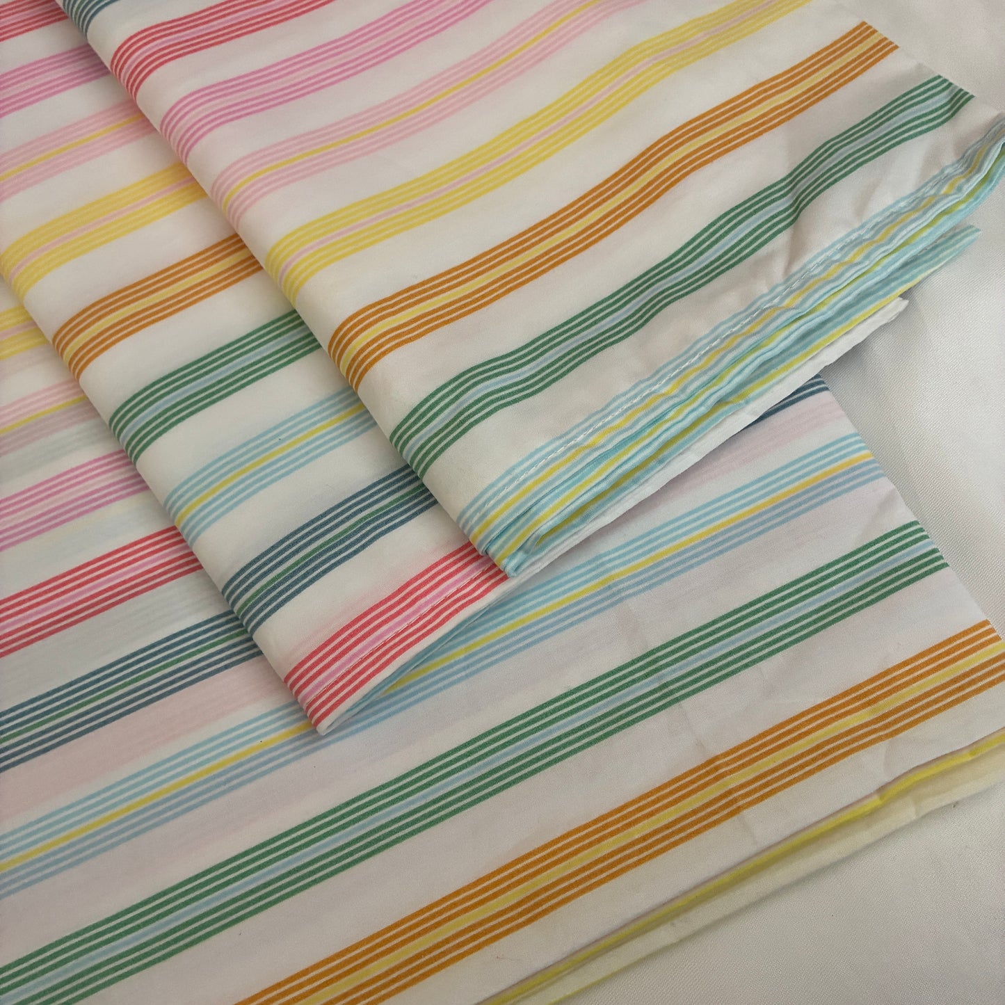 Multi Lines Queen bedspread 90x100 in(2 pillow covers)