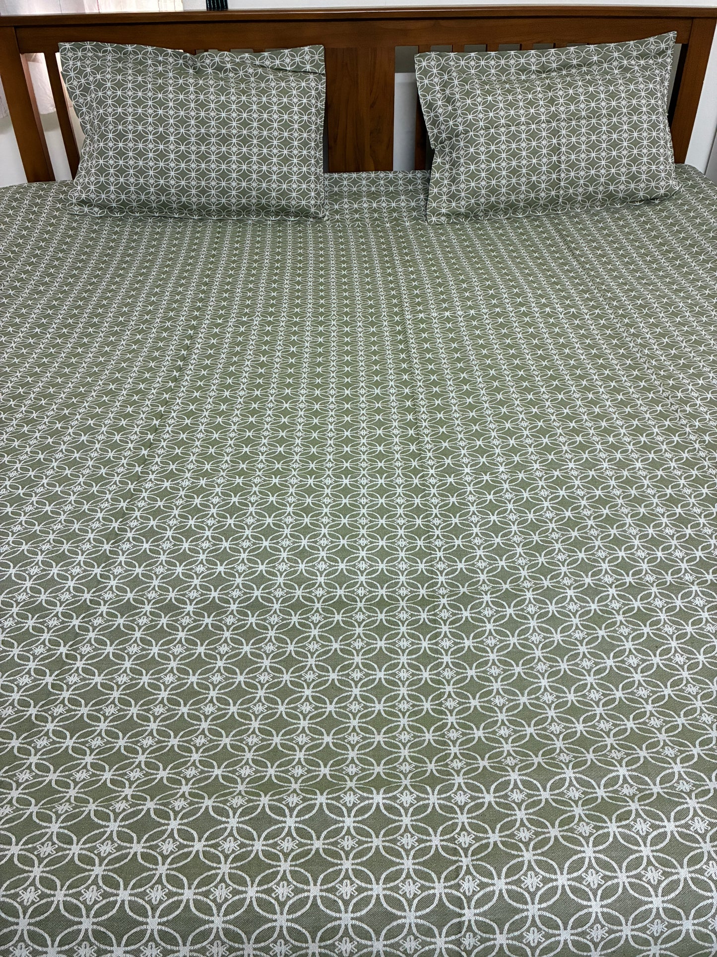 Premium King Size Bedspread 108 x 108 in
