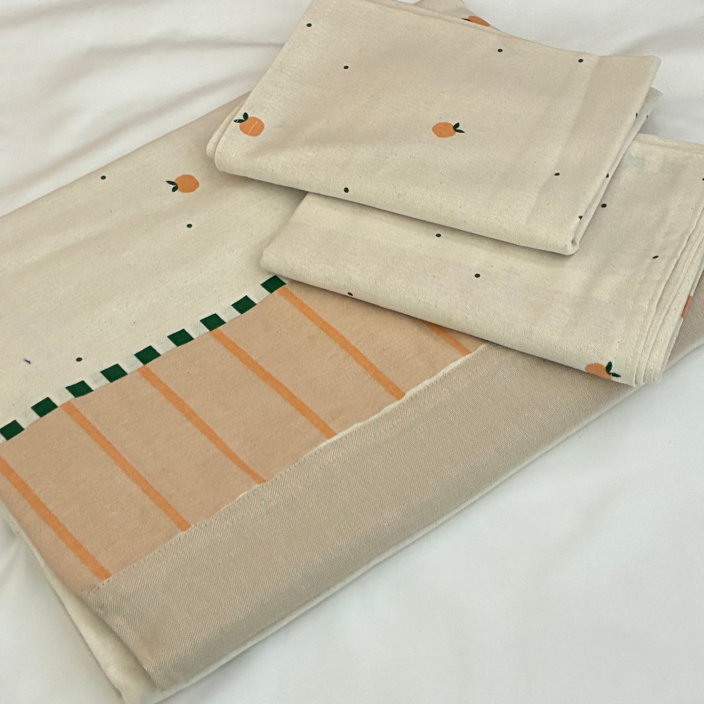 Cute Orange Queen Size Bedspread 90x100 inches ( 2 PILLOW COVERS)