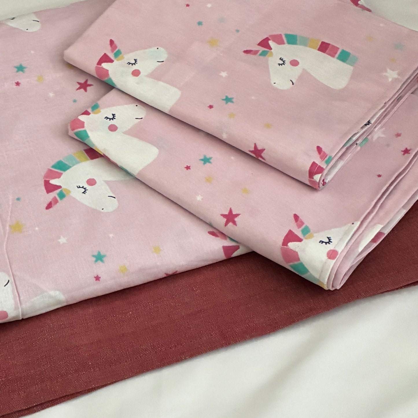 Unicorn Queen Size Bedspread 90x100 inches ( 2 PILLOW COVERS)