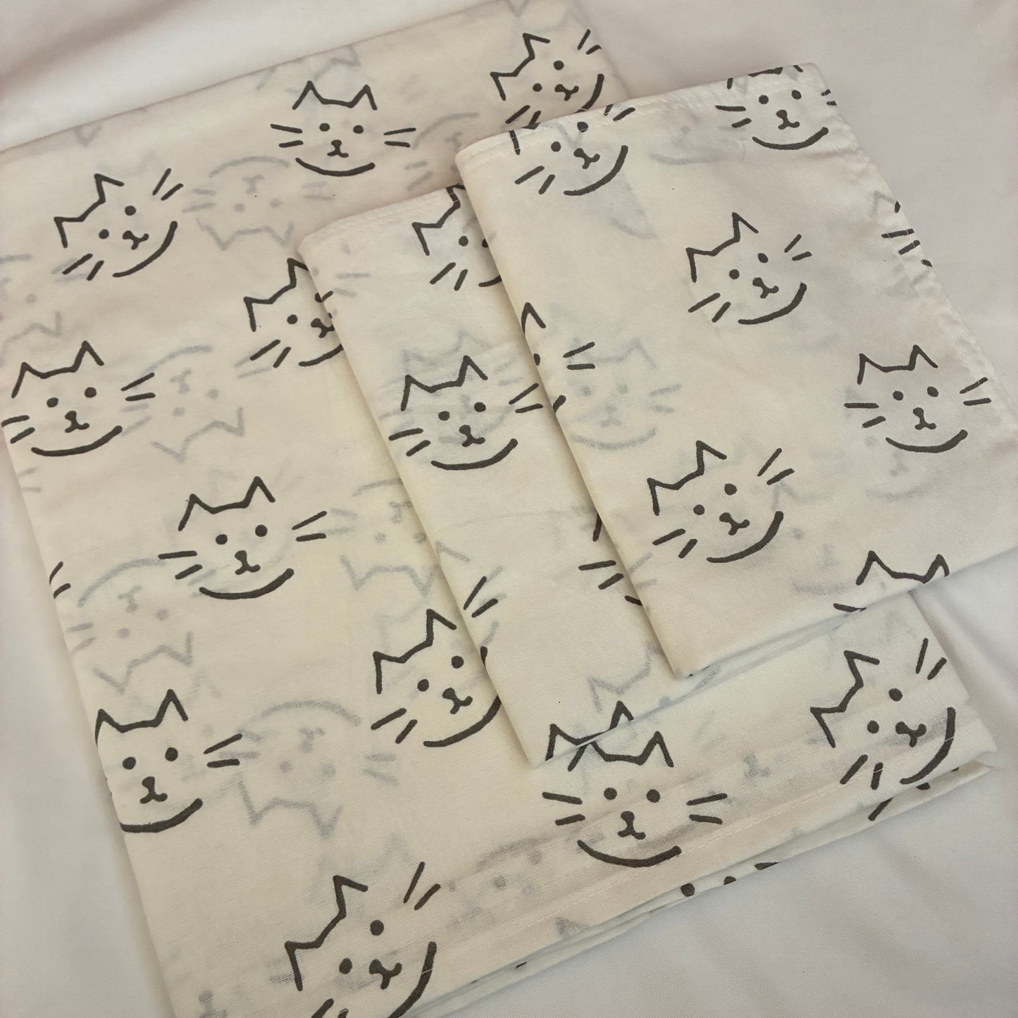 Cute Cat Single Size Cotton Bedspread with 2 Pillow Covers 60 x 90 in