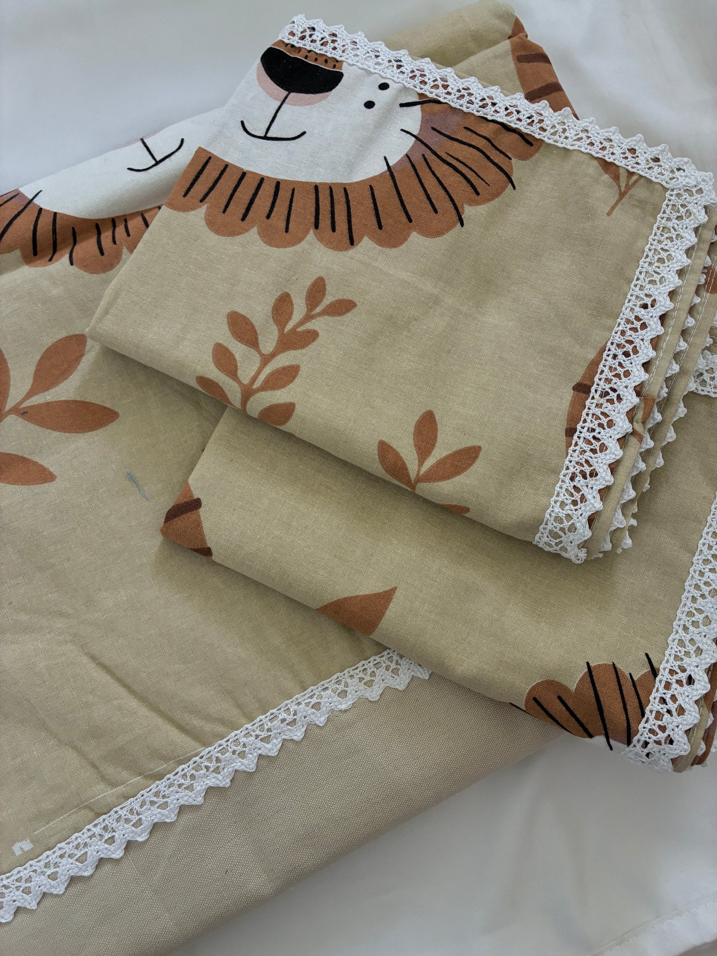 Little Lion Lace Queen bedspread 90x100 inches