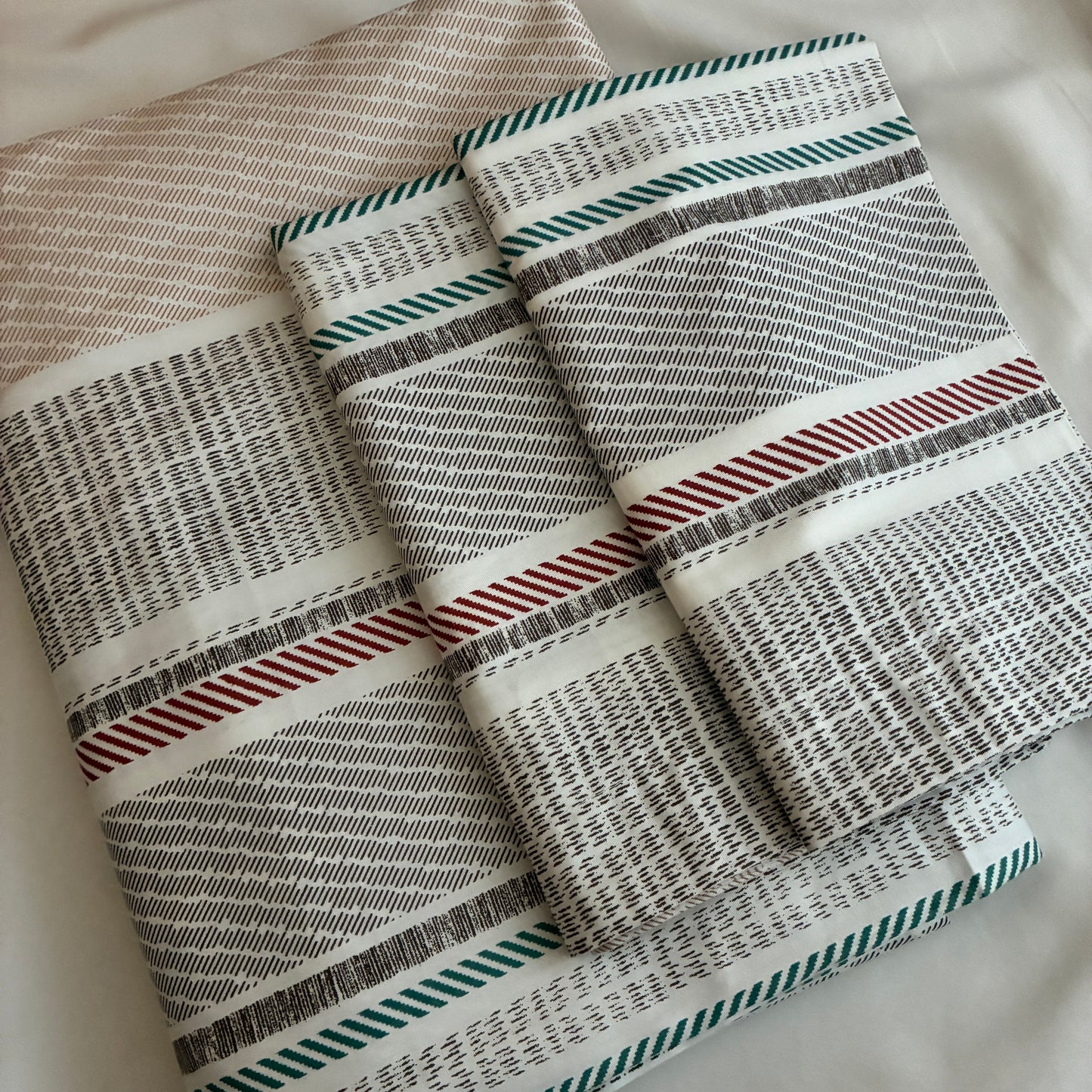 Super King Size Bedspread 120x 120 inches (2 PILLOW COVERS)