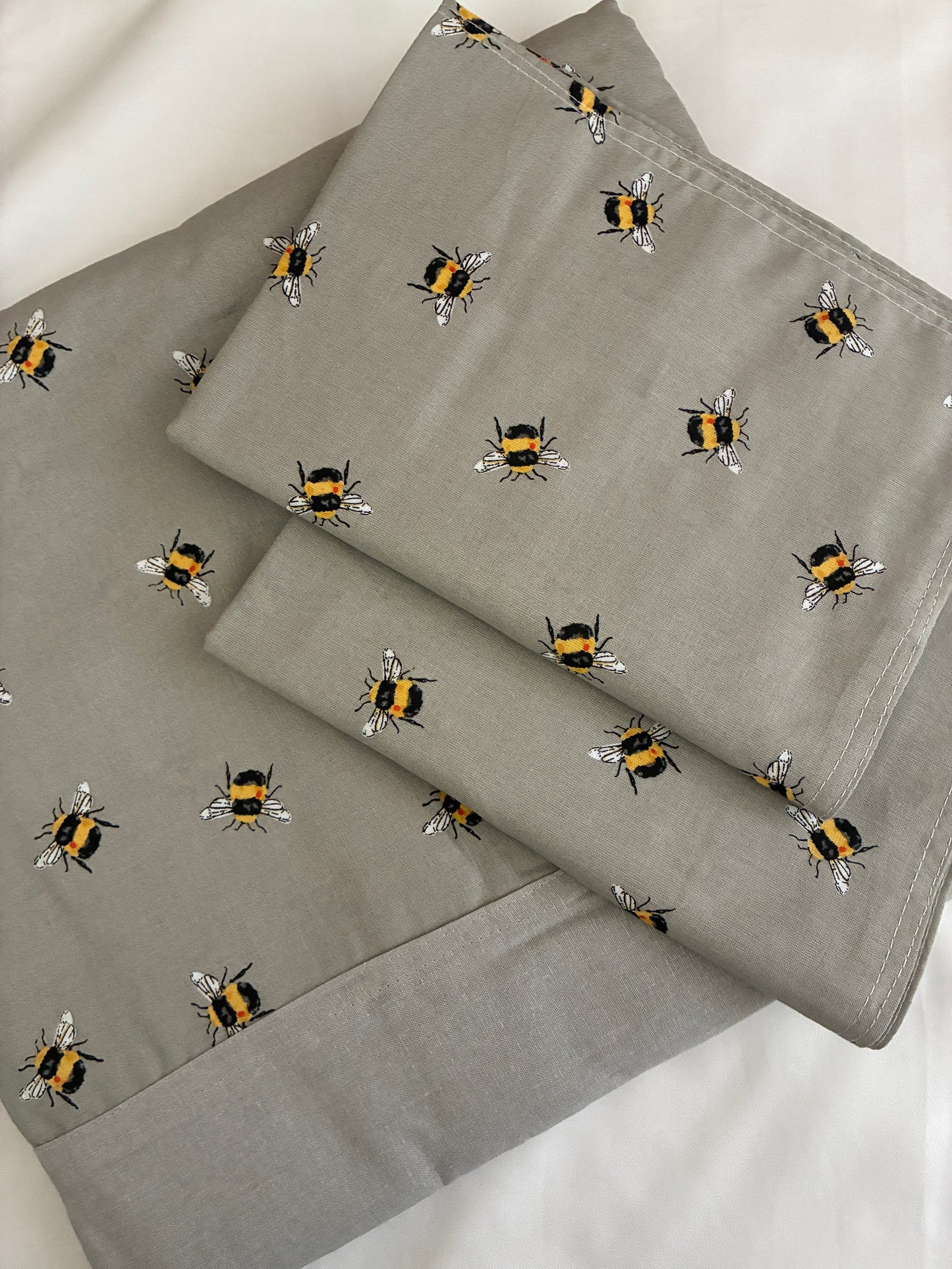 Bee King Size Cotton Bedspread 100x110 inches