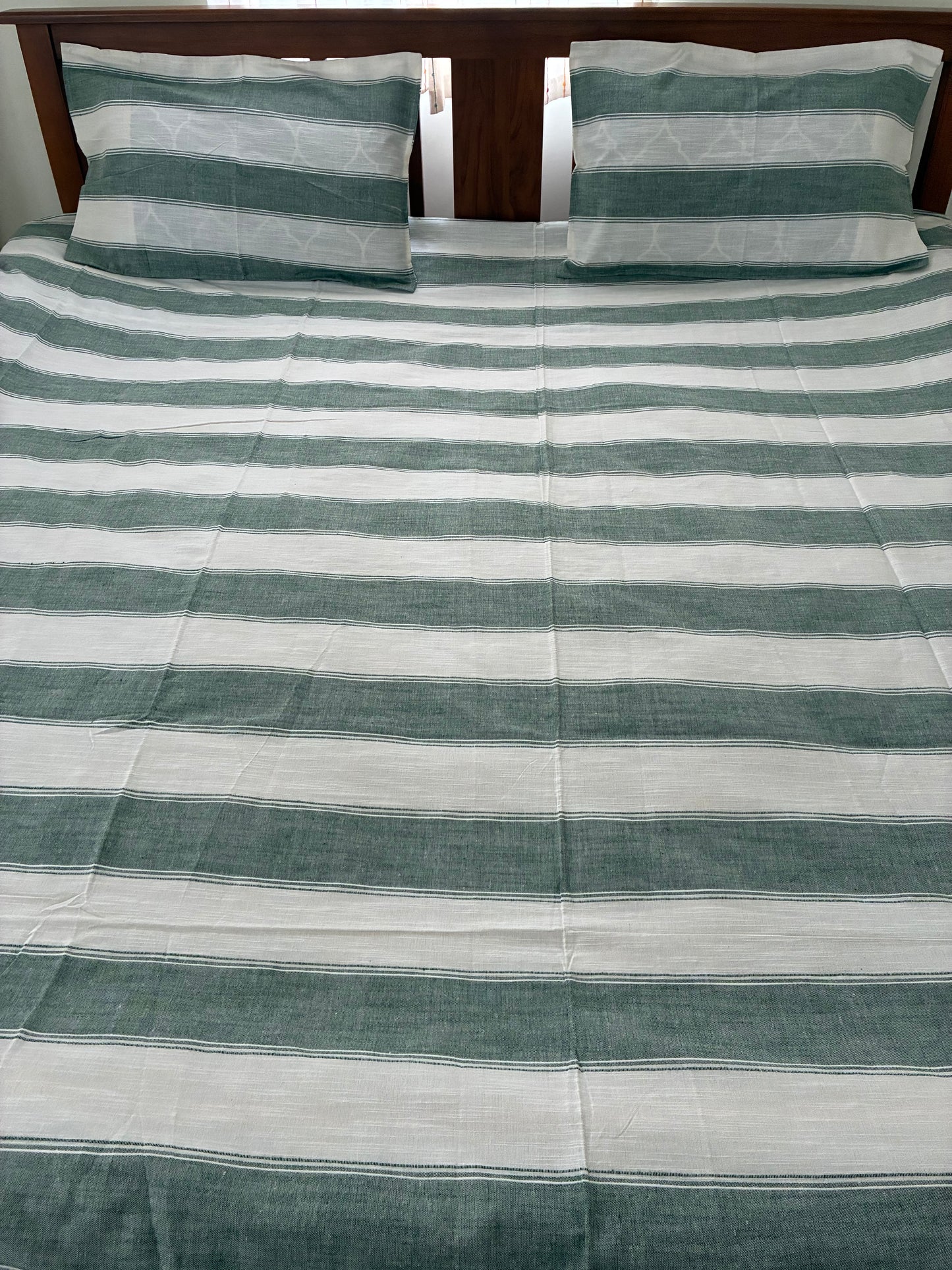 Premium Stripes King Size Bedspread 108 x 108 in
