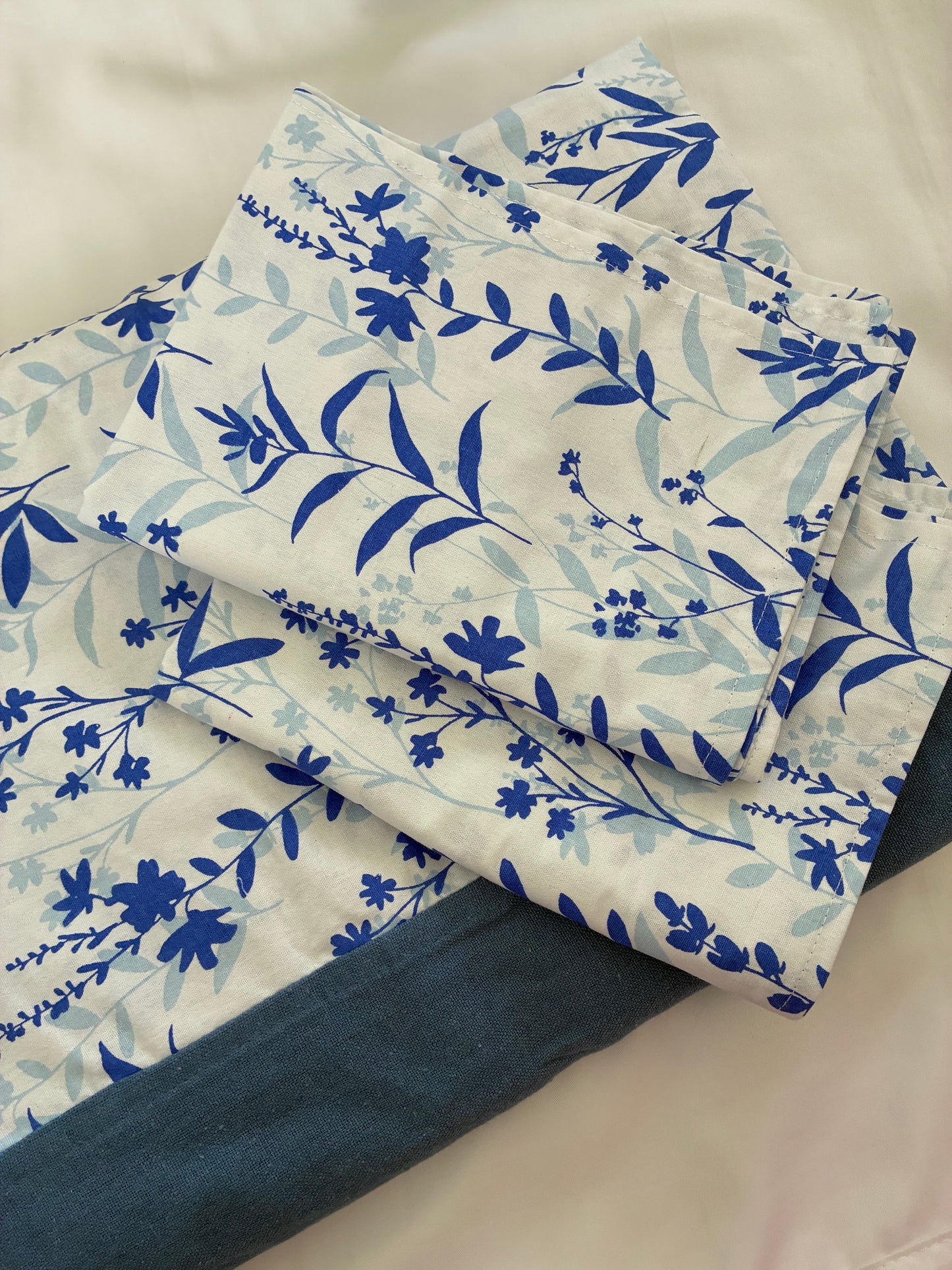 Blue Blossom Queen Size Bedspread 90x100 inches