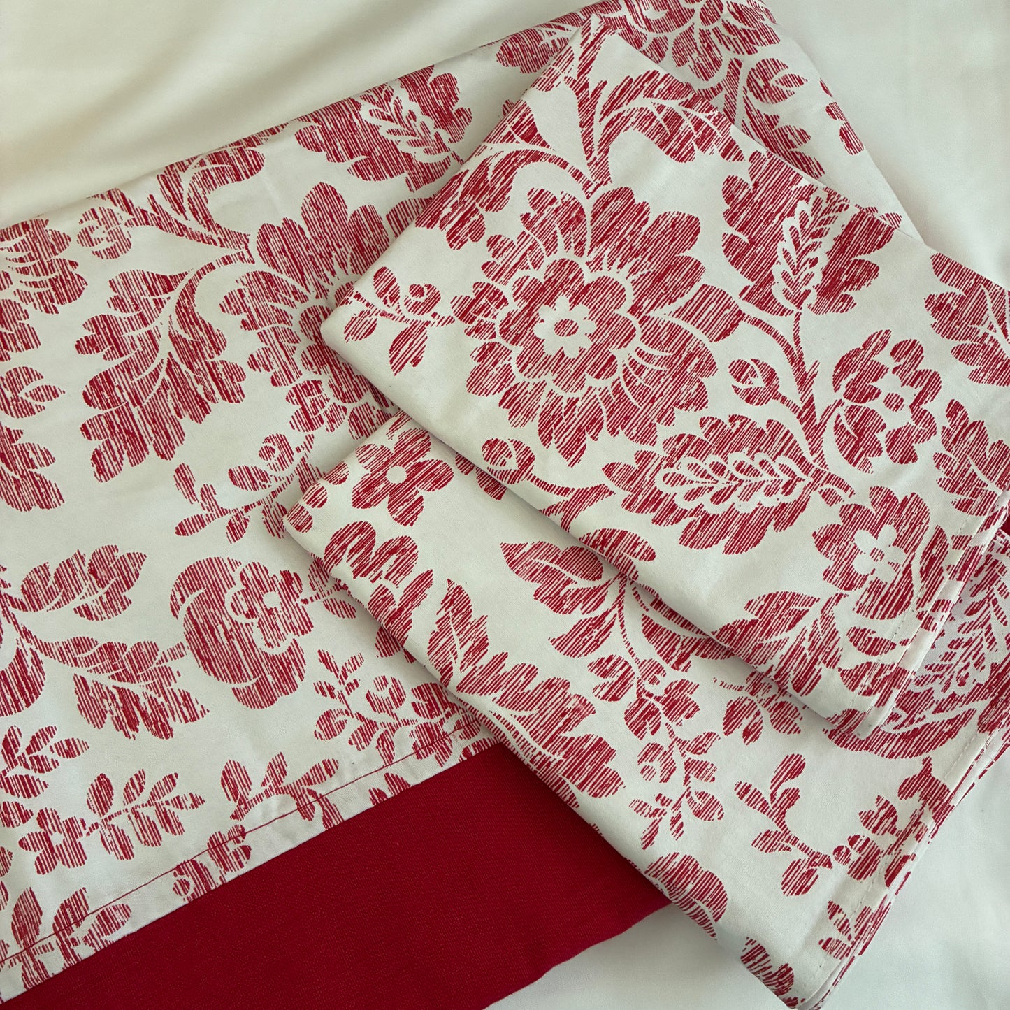 Red Floral Queen Size Bedspread 90x100 inches ( 2 PILLOW COVERS)