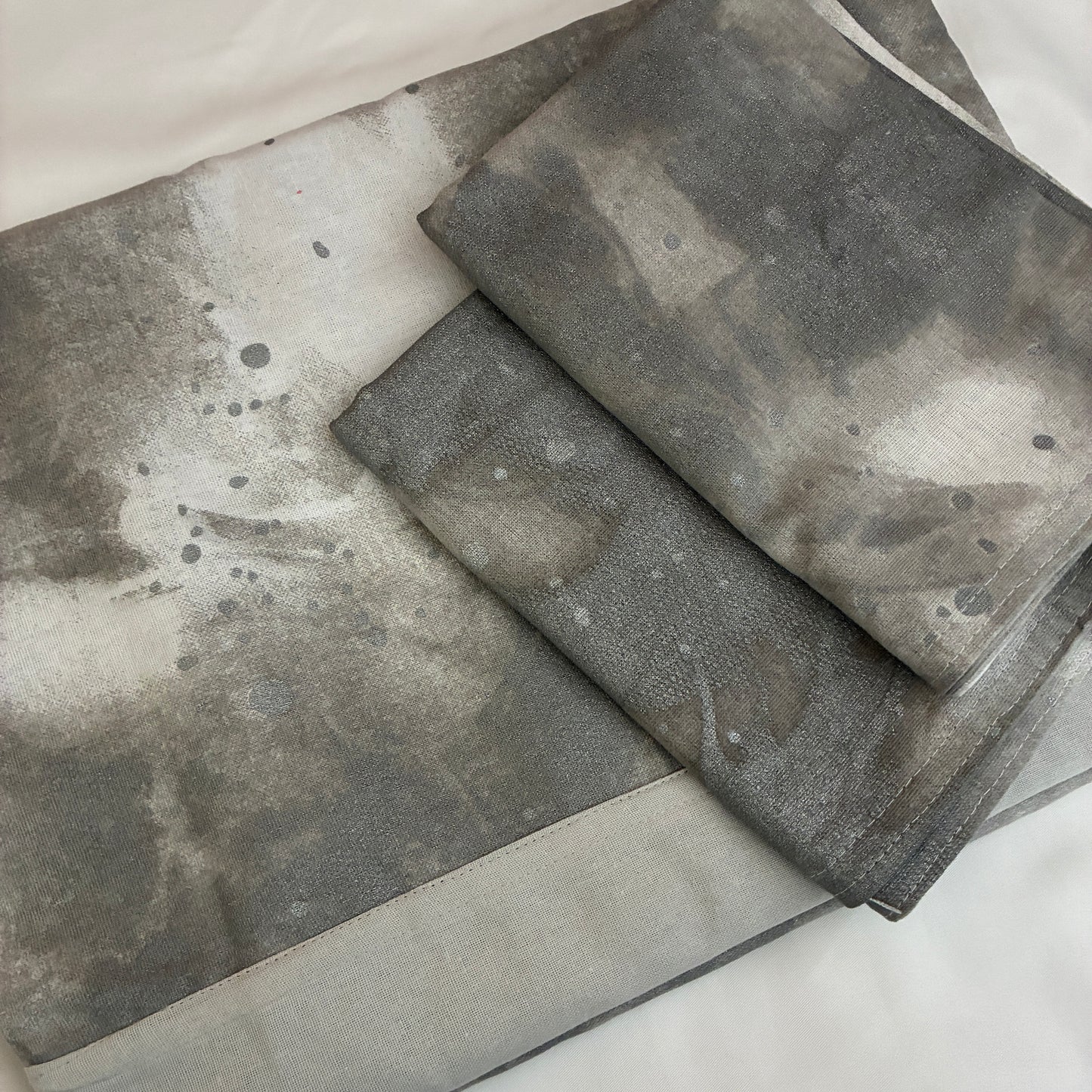 Grey Abstract Queen bedspread 90x100 in(2 pillow covers)