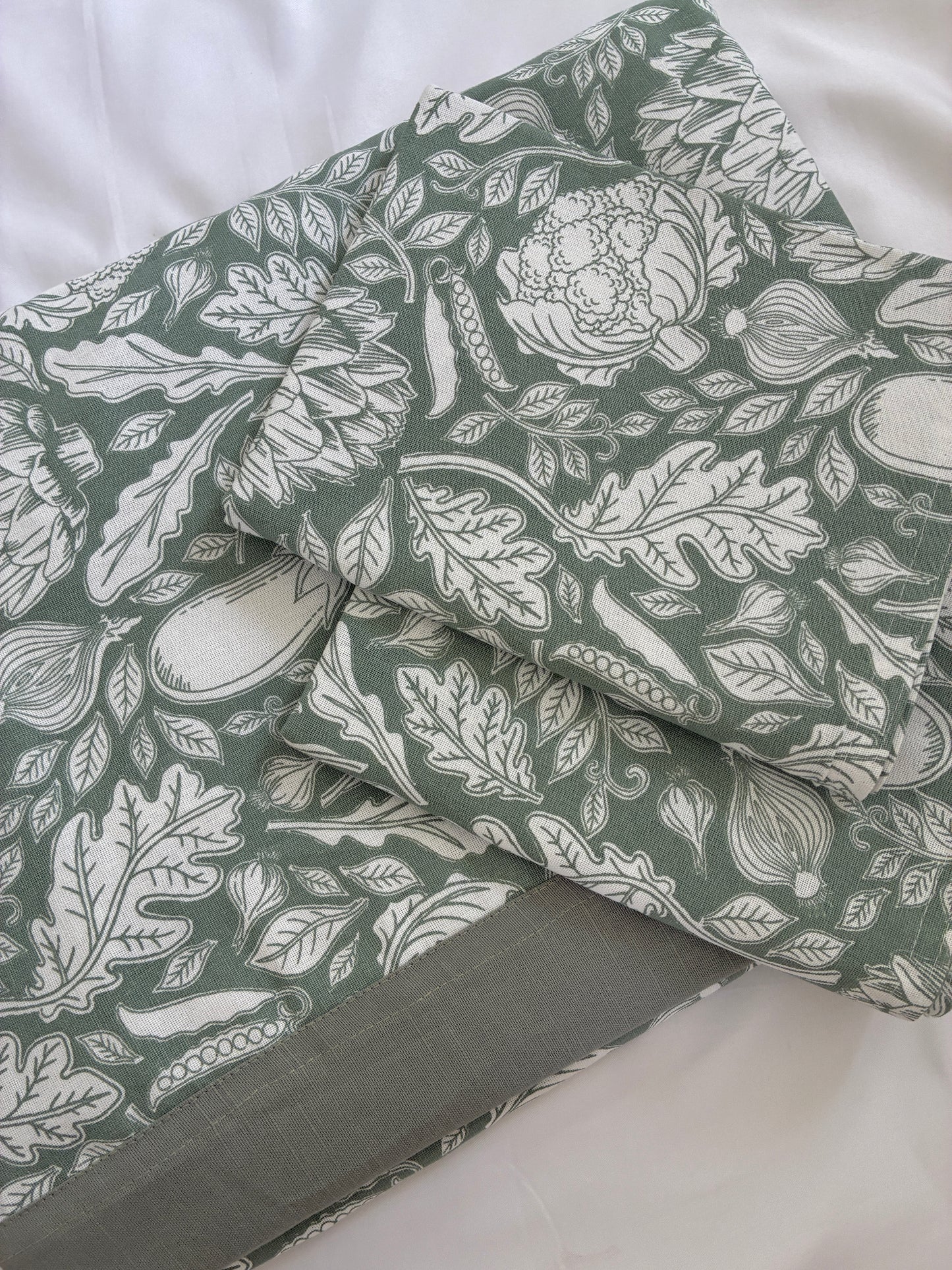 Queen Size Bedspread 90x100 inches