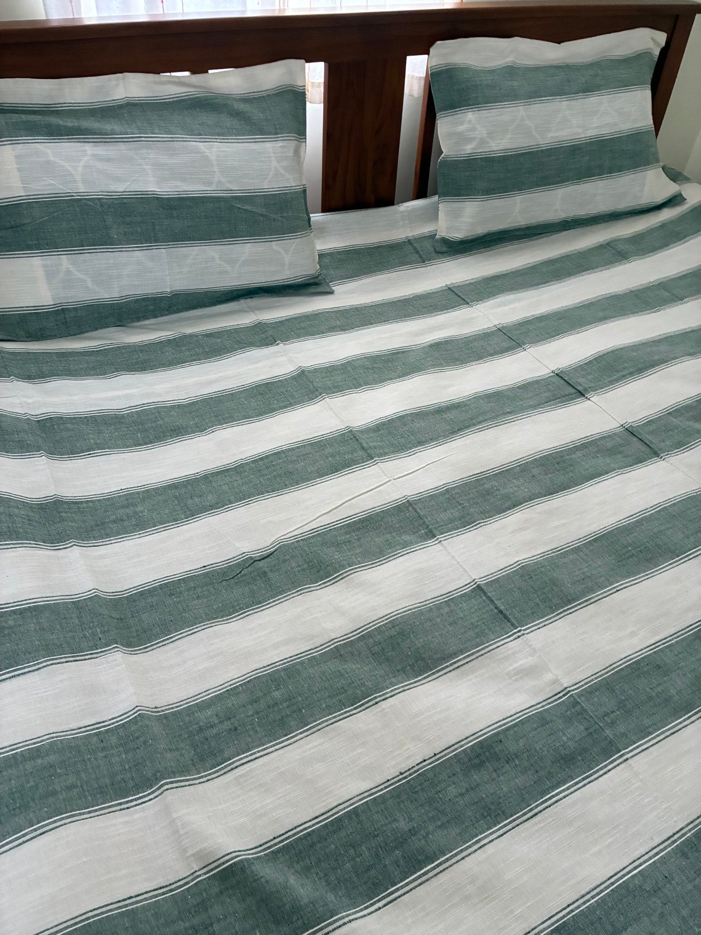 Premium Stripes King Size Bedspread 108 x 108 in