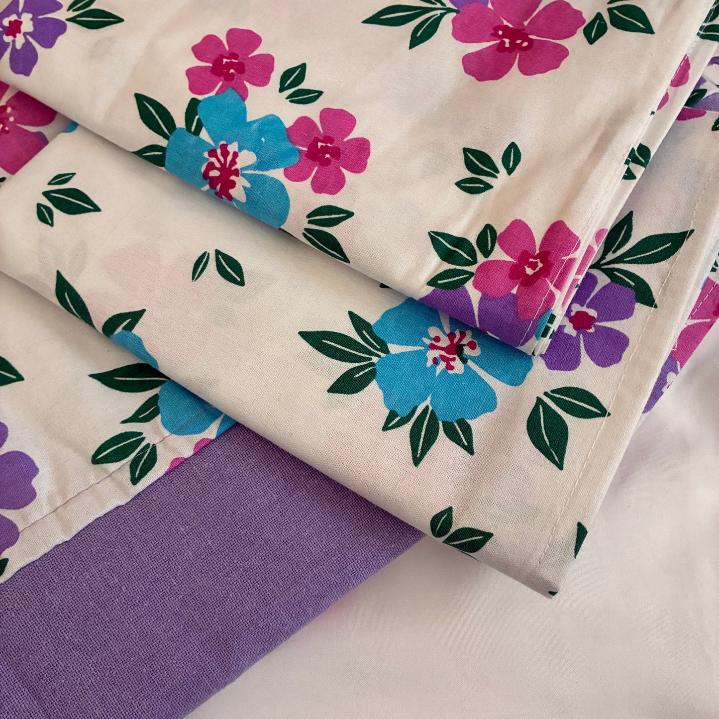 Daisy Queen Size Bedspread 90x100 inches ( 2 PILLOW COVERS)