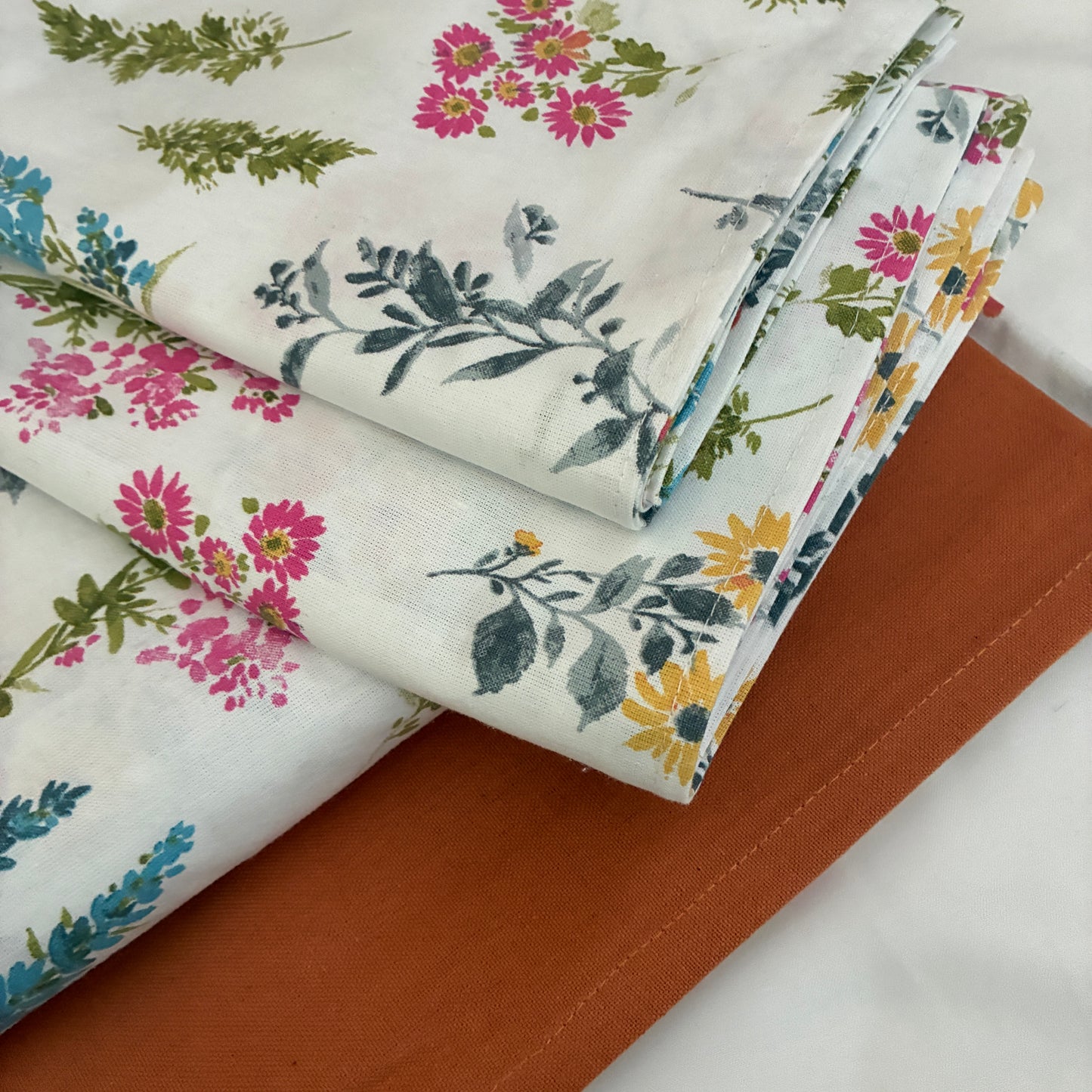 Floral King Size Cotton Bedspread 100x110 in (2 pillow covers)